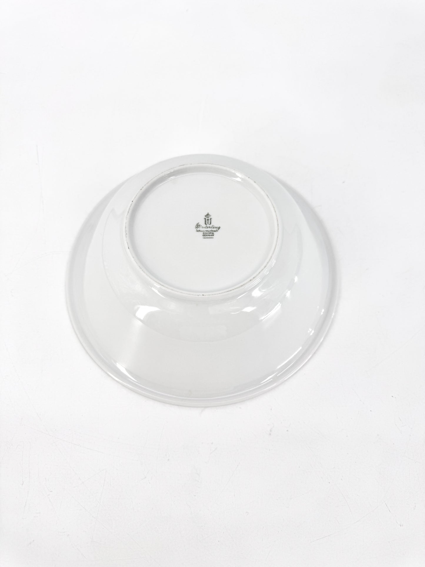 Porzellan-Geschirr in minimalistischem Design. Von Winterling