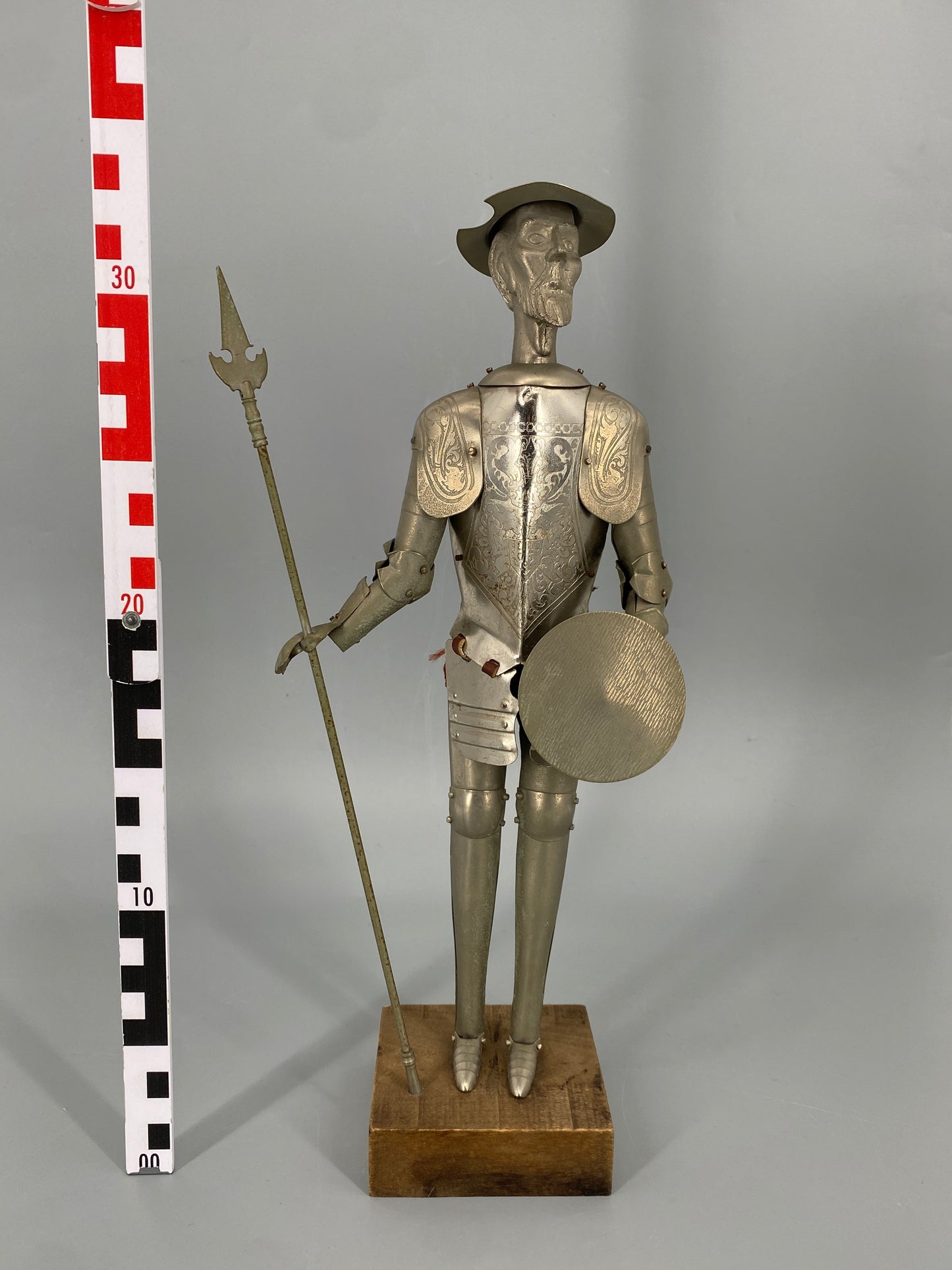 Don Quijote Figur in Rüstung, 1970er