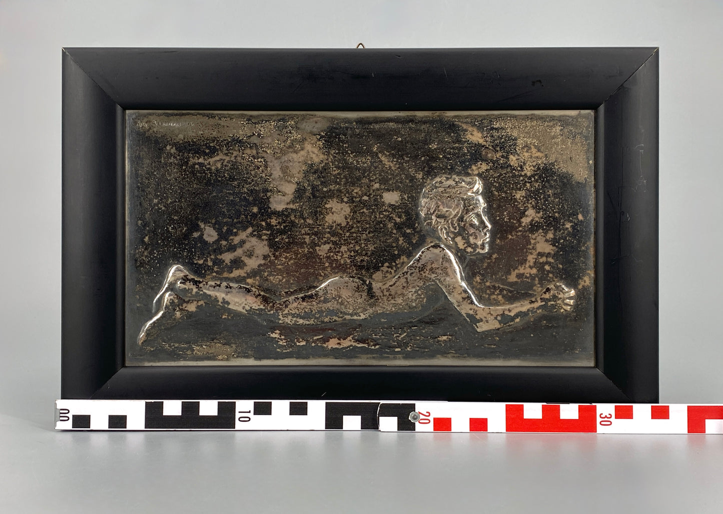 Signierte und gerahmte Treibarbeit von Adolf Schmid, 1903