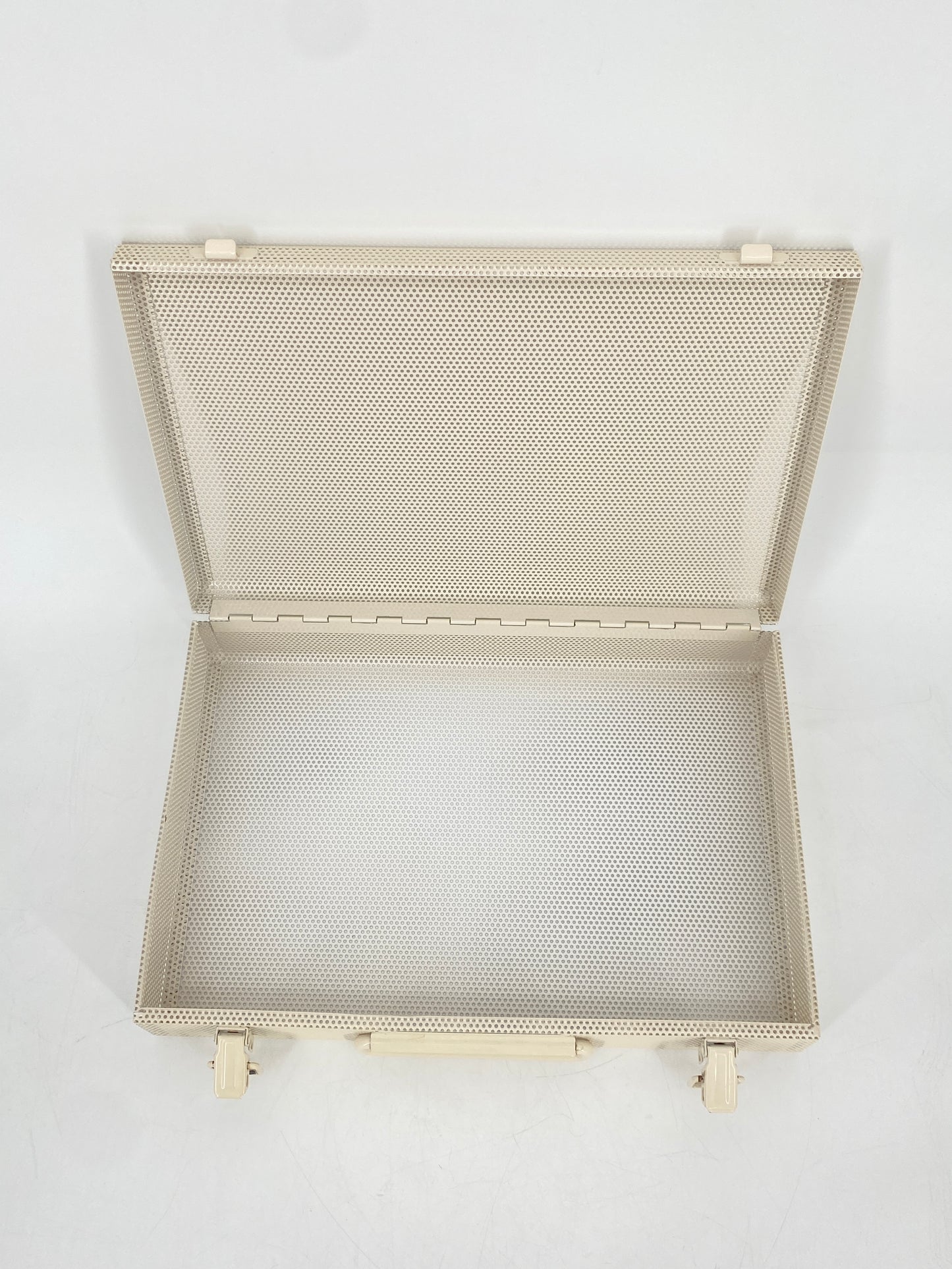 Aktenkoffer aus Lochblech Postmodernes Design, 1980er Italien