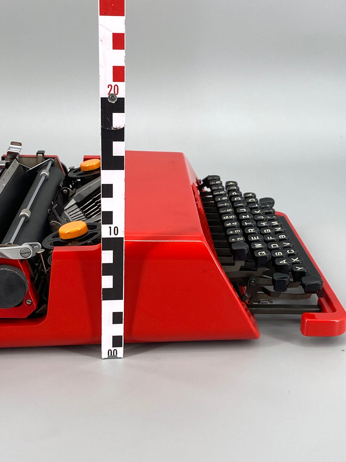 rote Schreibmaschine "Valentine" E. Sottsass und P. King für Olivetti, Italien, 70er