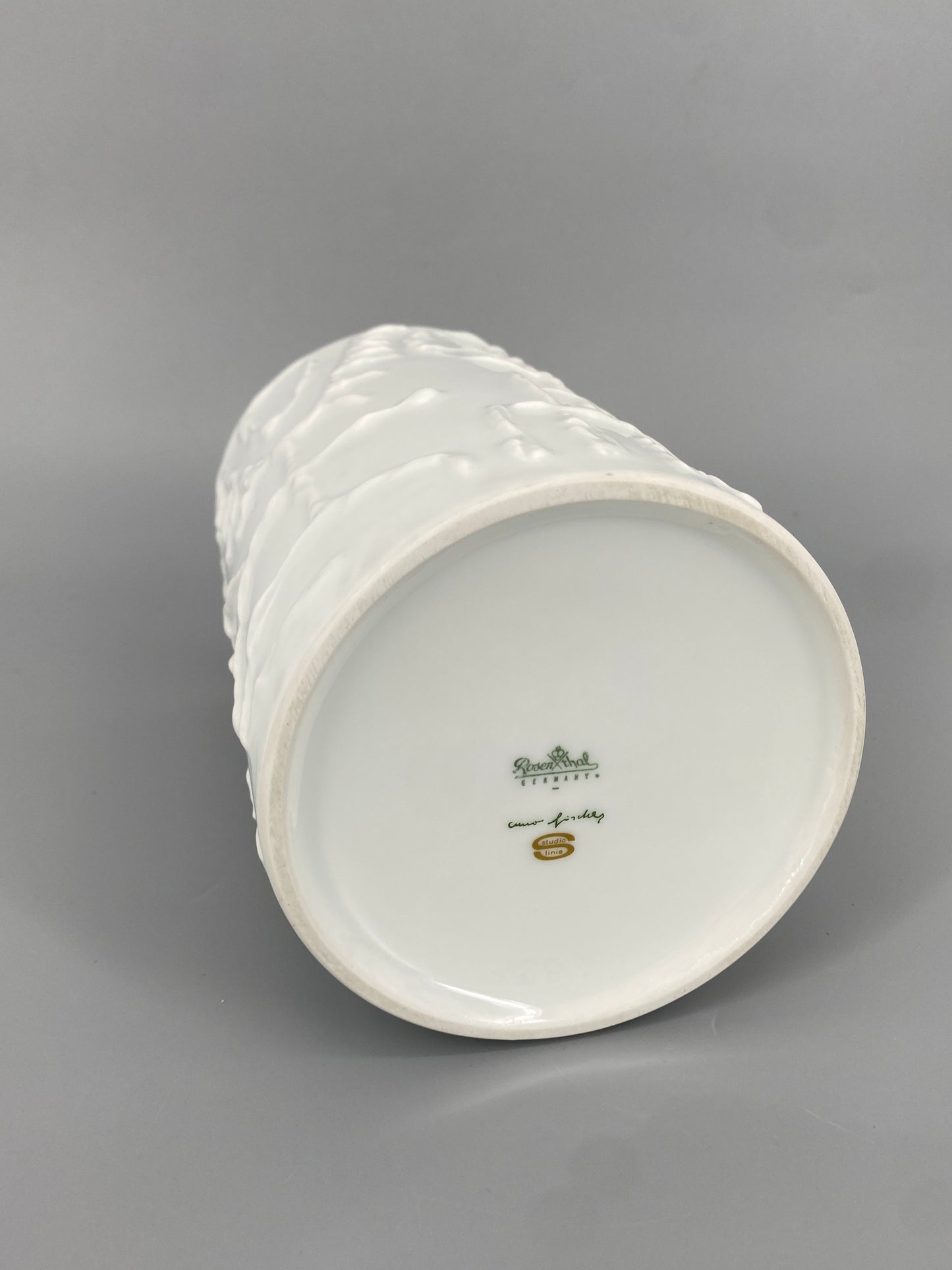 Vase mit abstraktem Reliefdekor von Cuno Fischer für Rosenthal aus Porzellan