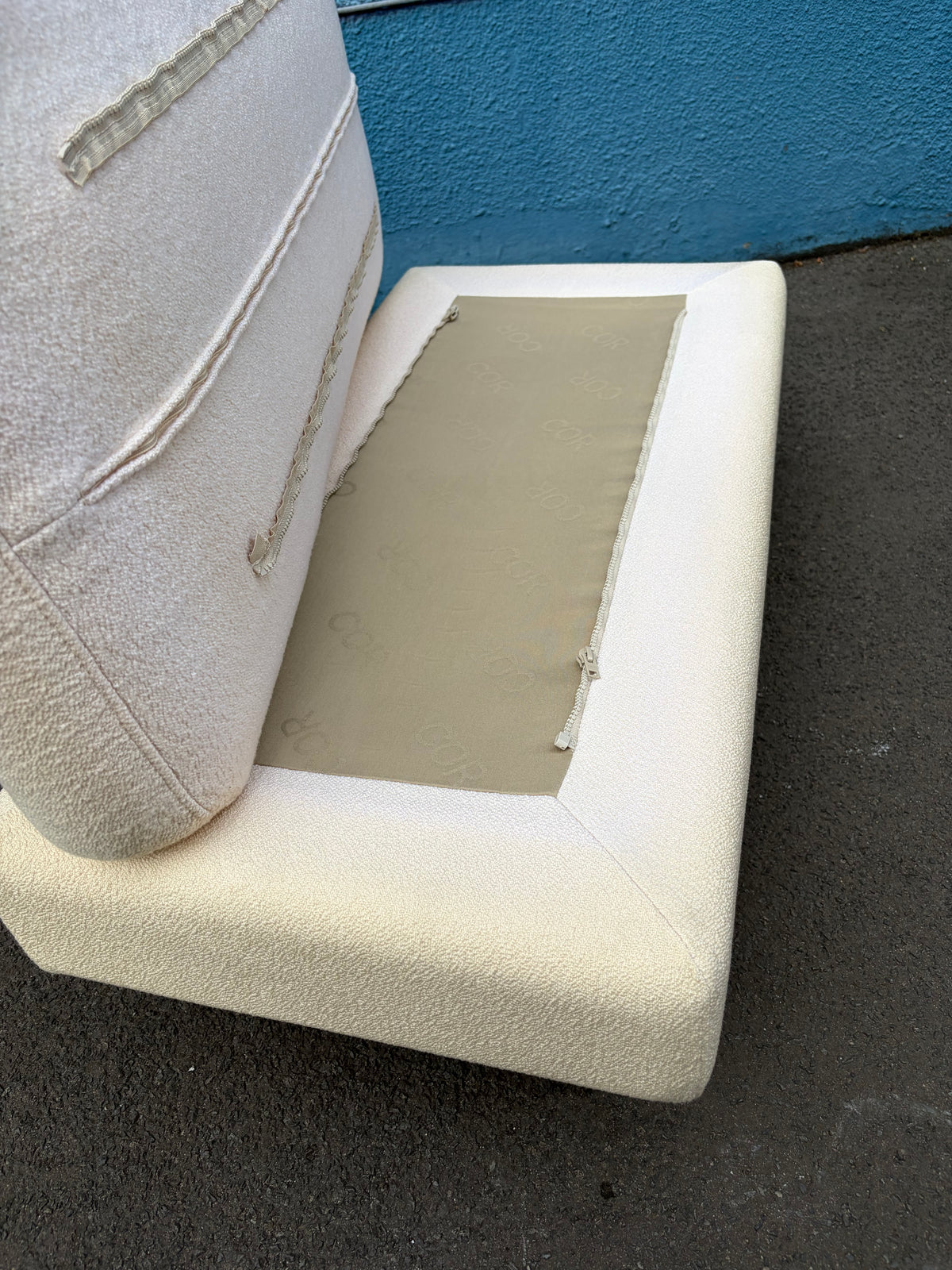 Kompakter 3-Sitzer Sofa "Consenta" mit Fusshocker von COR, Deutschland