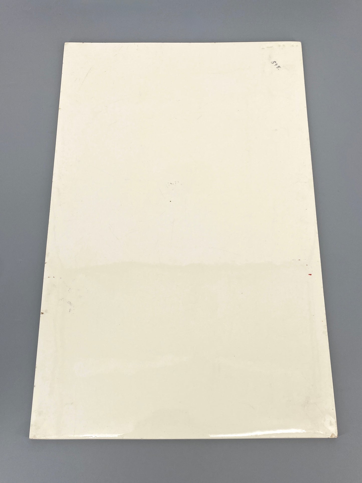 Große, bemalte Fliesenplatte mit einer Blumenkomposition, Jugendstil um 1900