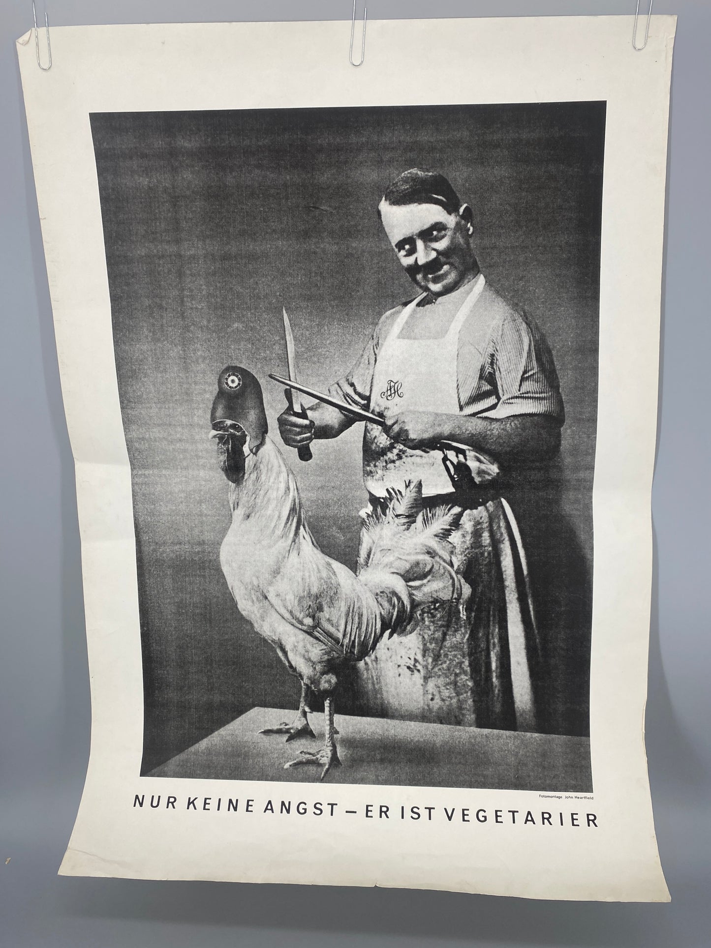 nGbk Berlin, John Heartfield - Nur keine Angst, er ist Vegetarier..., Original-Plakat