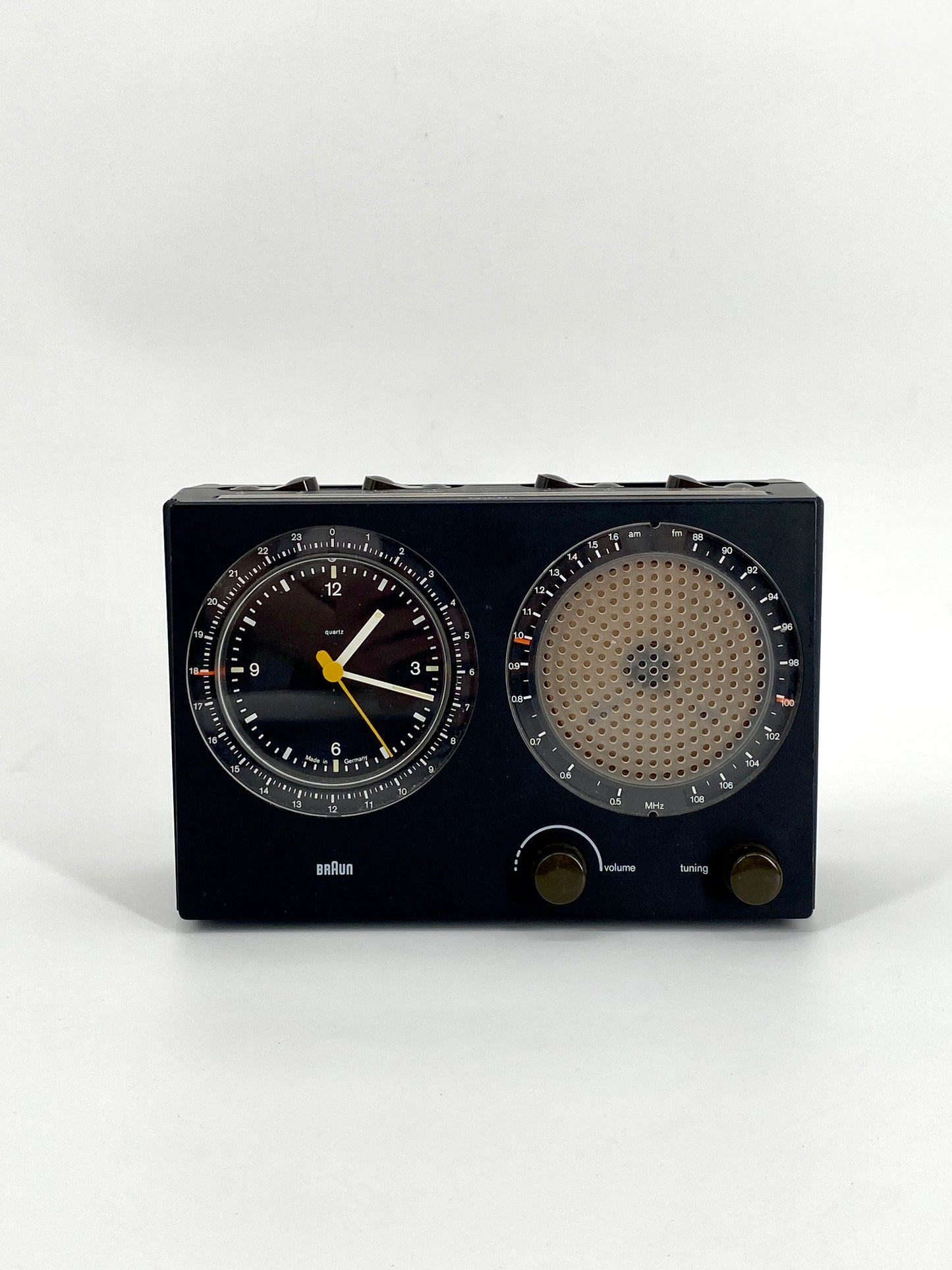 Tischuhr mit Radio und Wecker von Dieter Rams für BRAUN, Deutschland
