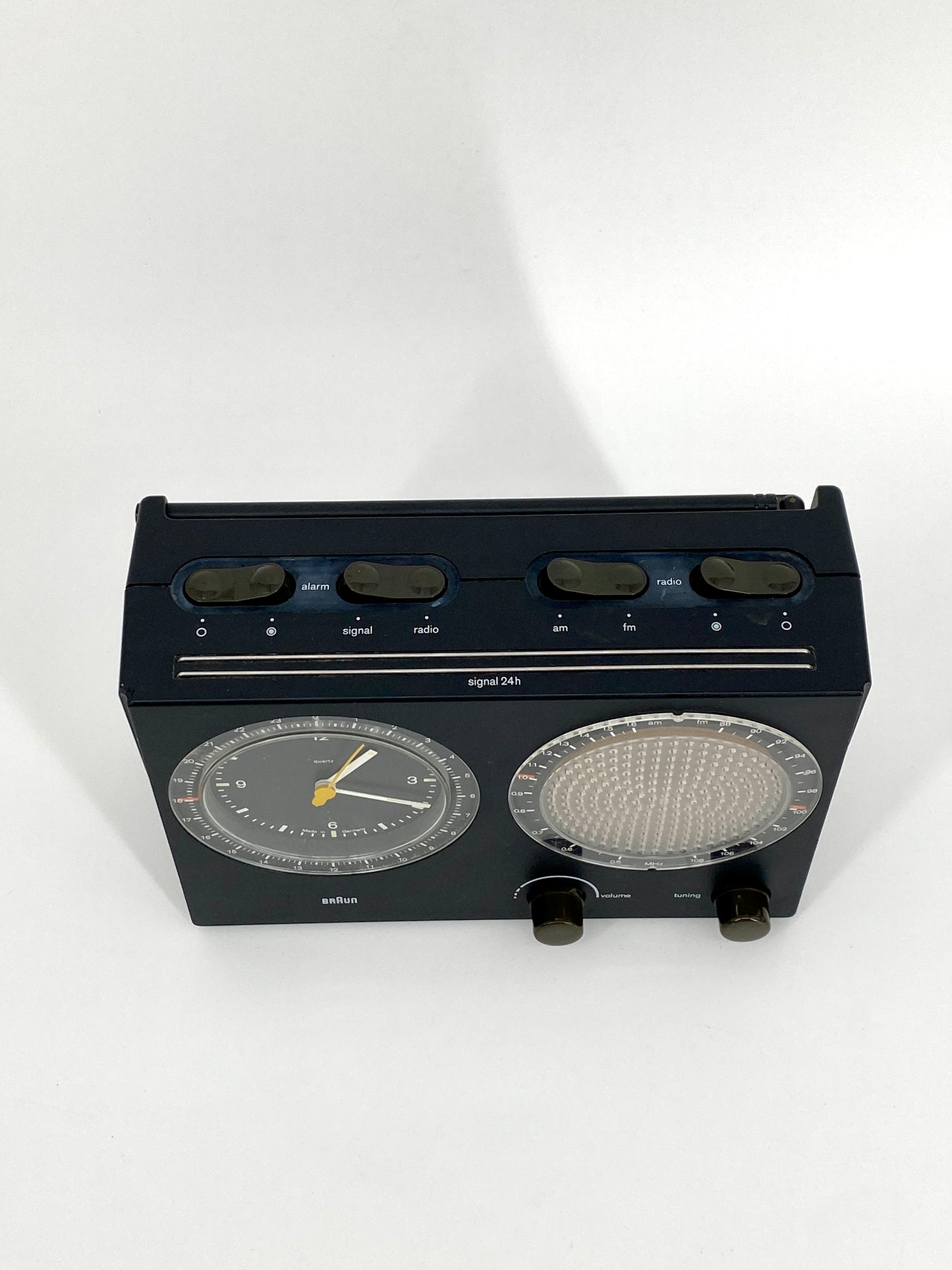 Tischuhr mit Radio und Wecker von Dieter Rams für BRAUN, Deutschland