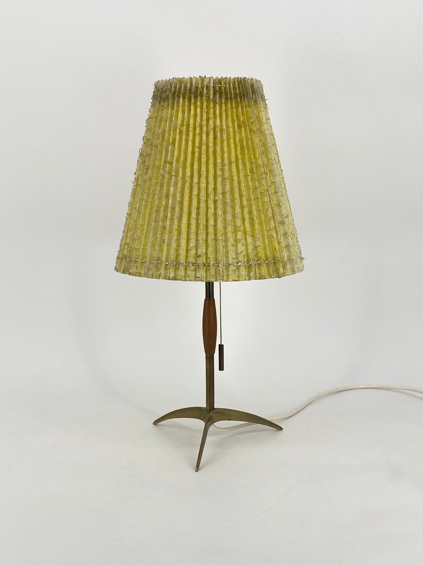 Ausgefallene Tischlampe aus Messing, Teakholz und gelbem Plissee Schirm
