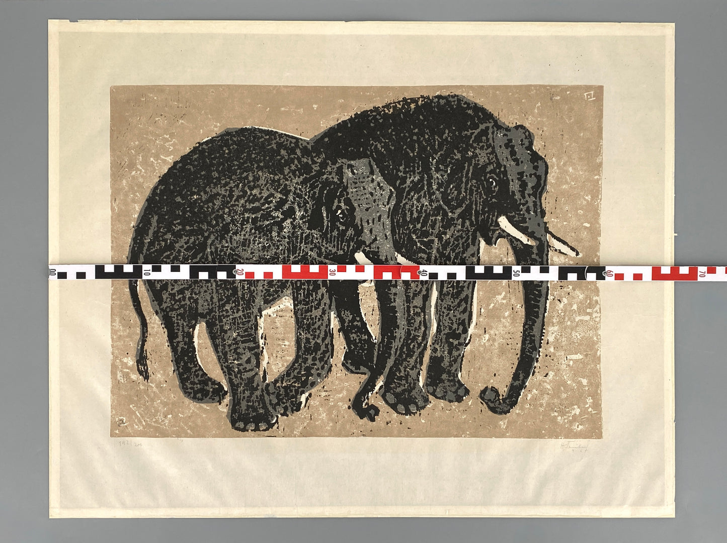 Dreifarbiger Linolschnitt "Elefanten" von Hermann Teuber, nummeriert und handsigniert, 1967