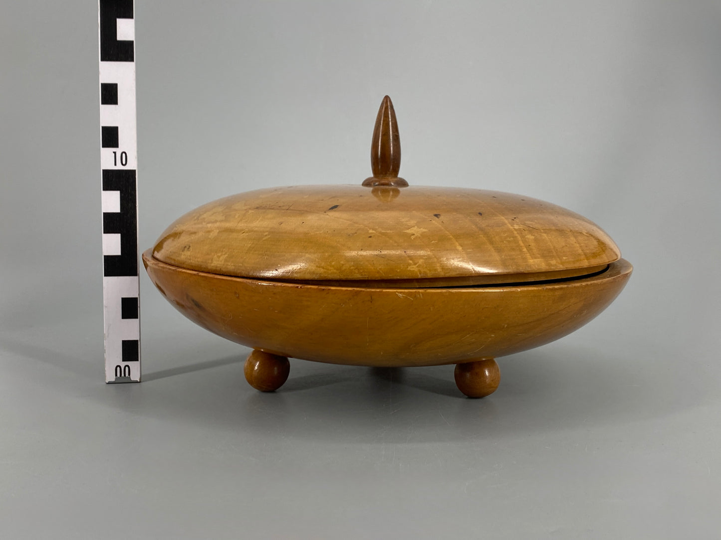 Diskusförmige Holzdose aus Birkenholz