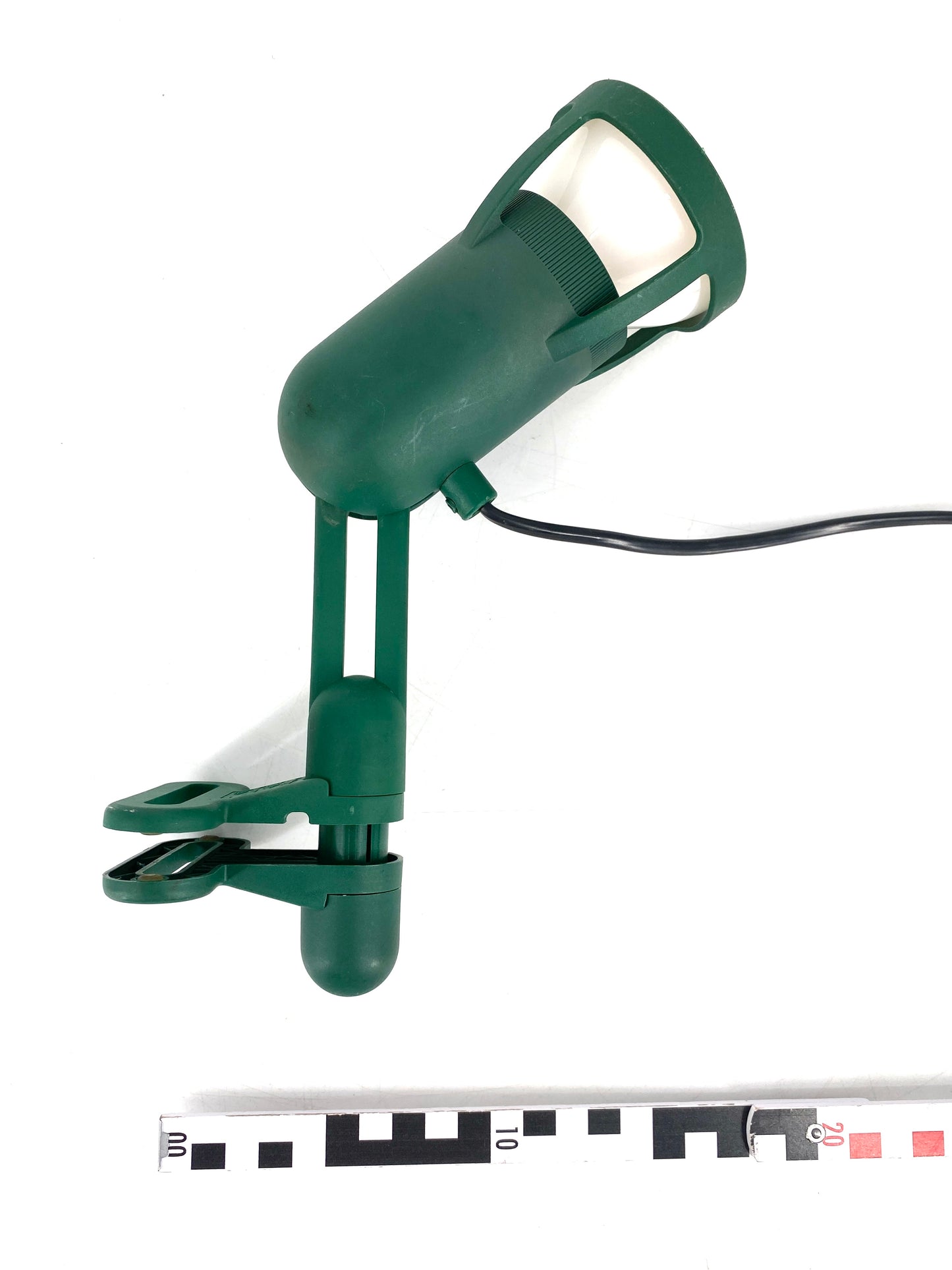 Robuste Garten- und Garagenlampe mit breitem Klemmbereich