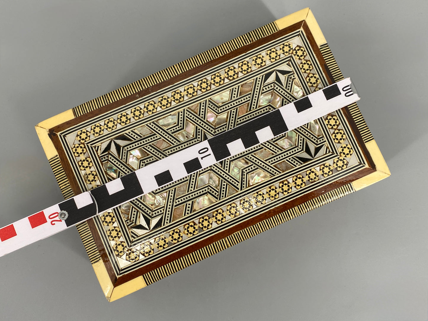 Zigarettenschatulle aus Massivholz mit Einlegearbeit von Perlmutt, Ägypten