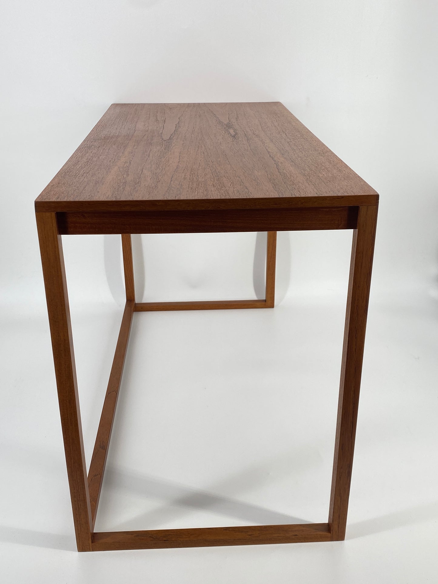 Satztische aus Teakholz gradliniges schlichtes Design, Mid Century