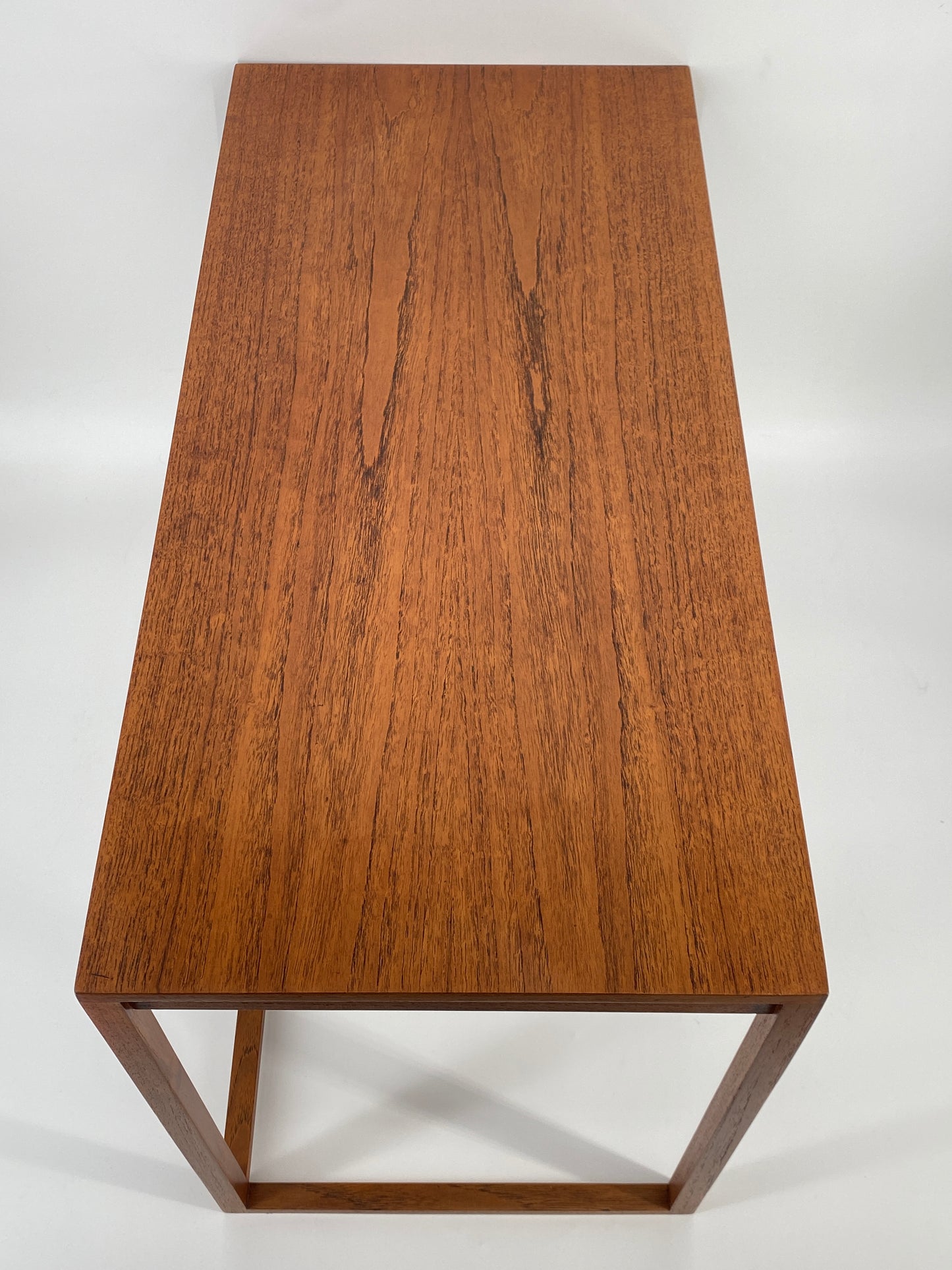 Satztische aus Teakholz gradliniges schlichtes Design, Mid Century