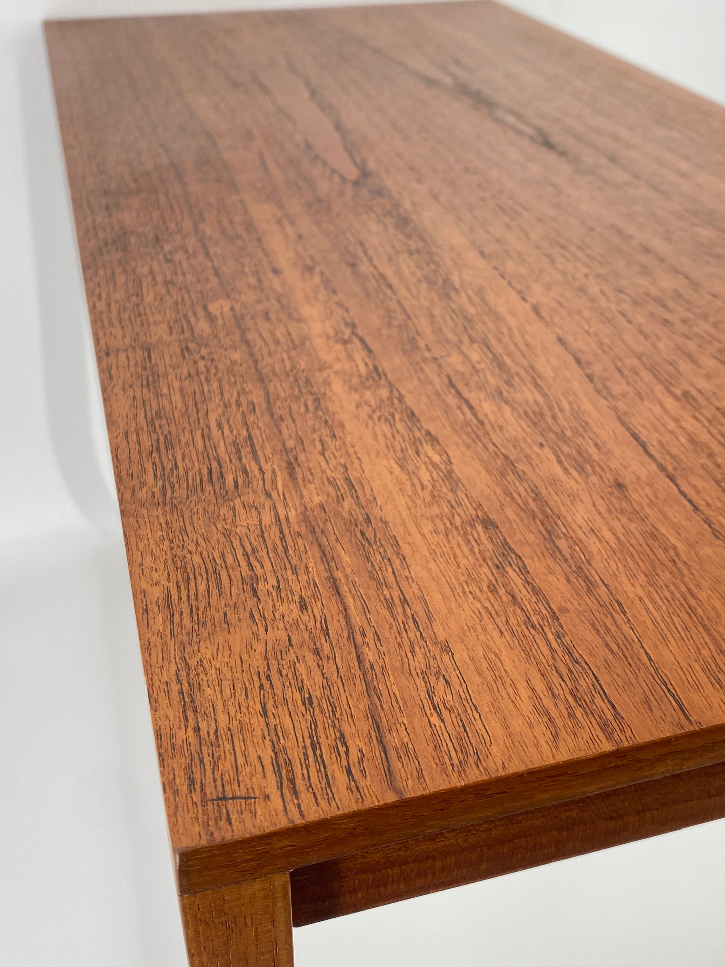 Satztische aus Teakholz gradliniges schlichtes Design, Mid Century