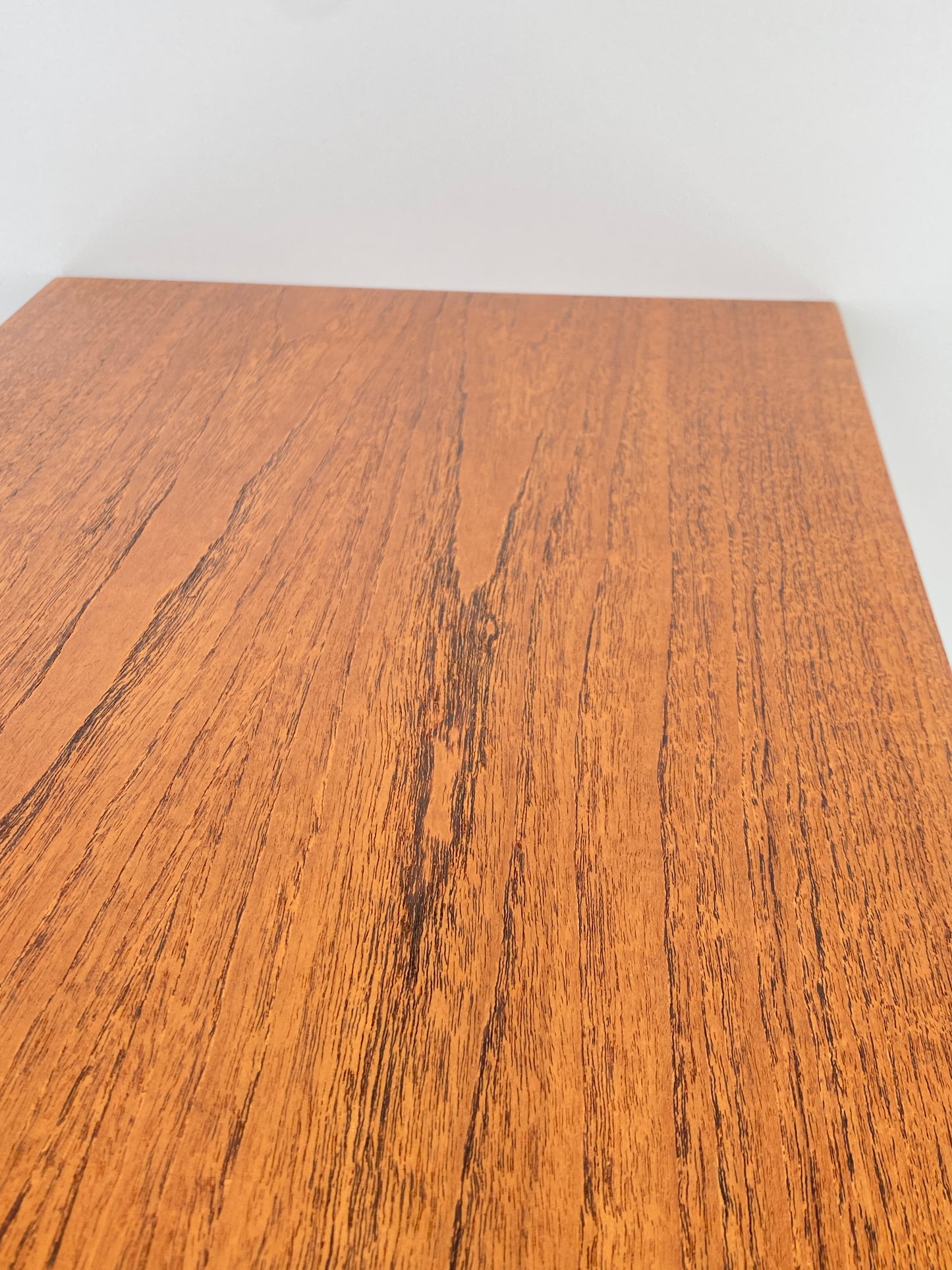Satztische aus Teakholz gradliniges schlichtes Design, Mid Century