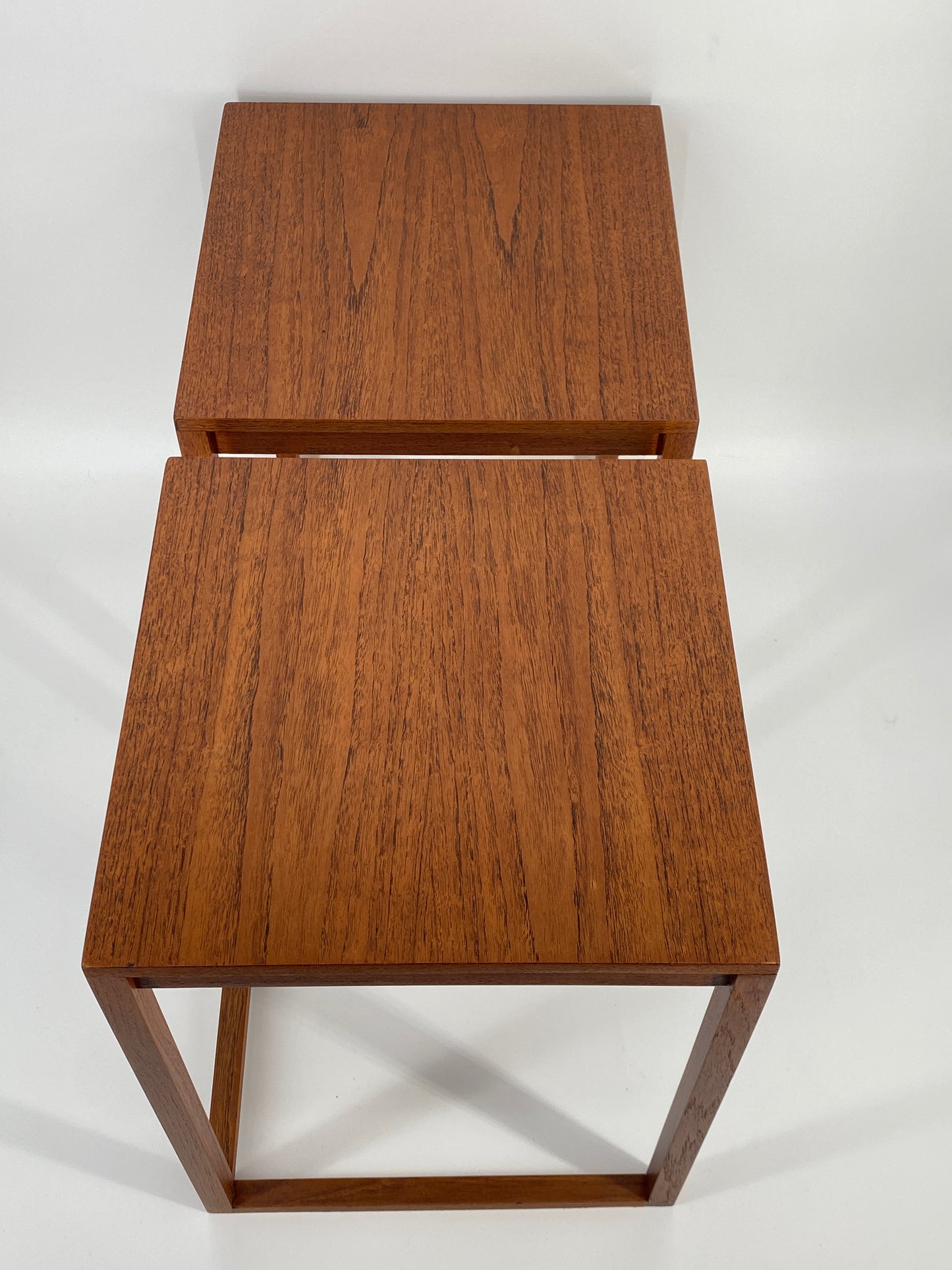 Satztische aus Teakholz gradliniges schlichtes Design, Mid Century