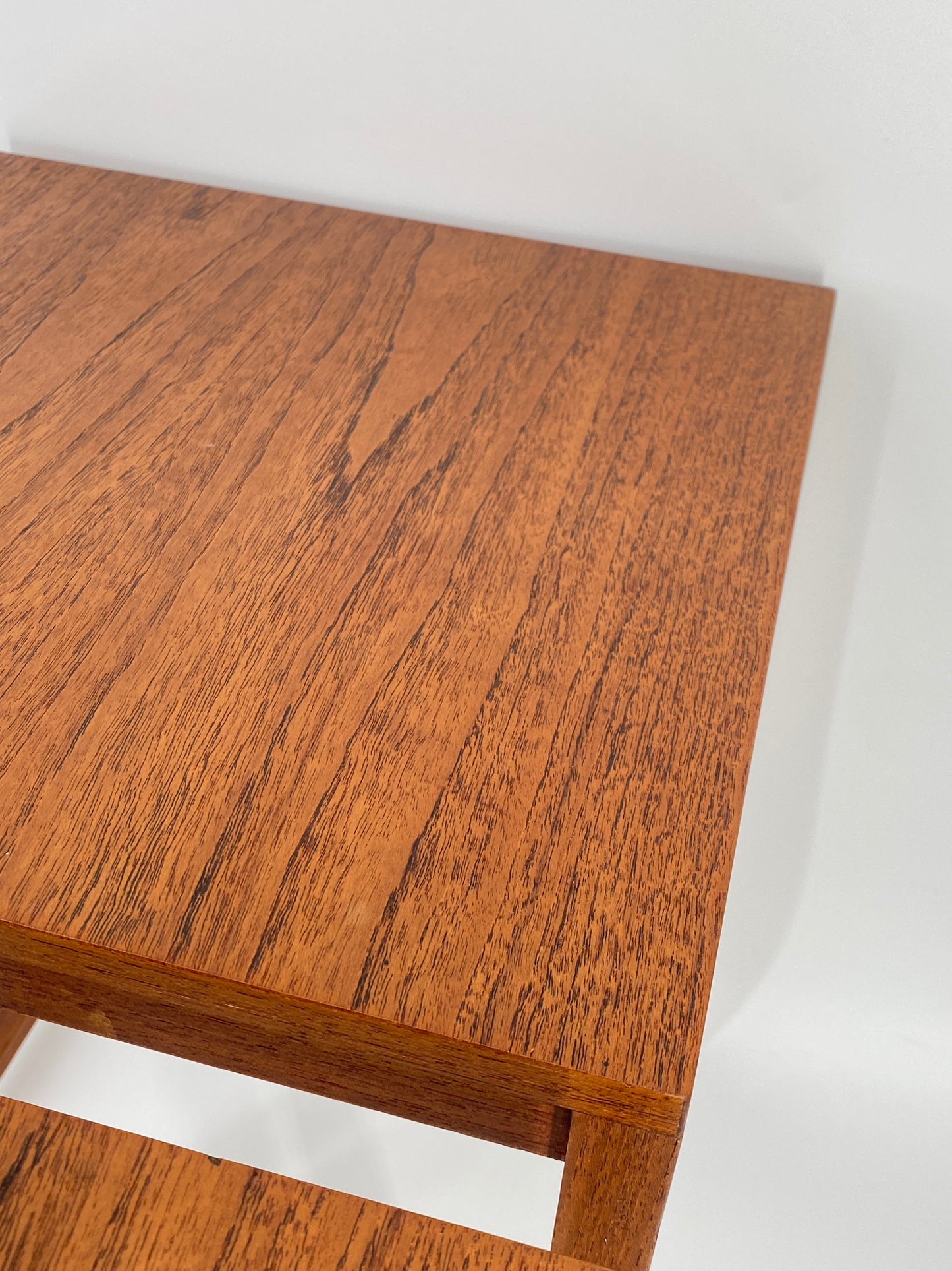 Satztische aus Teakholz gradliniges schlichtes Design, Mid Century