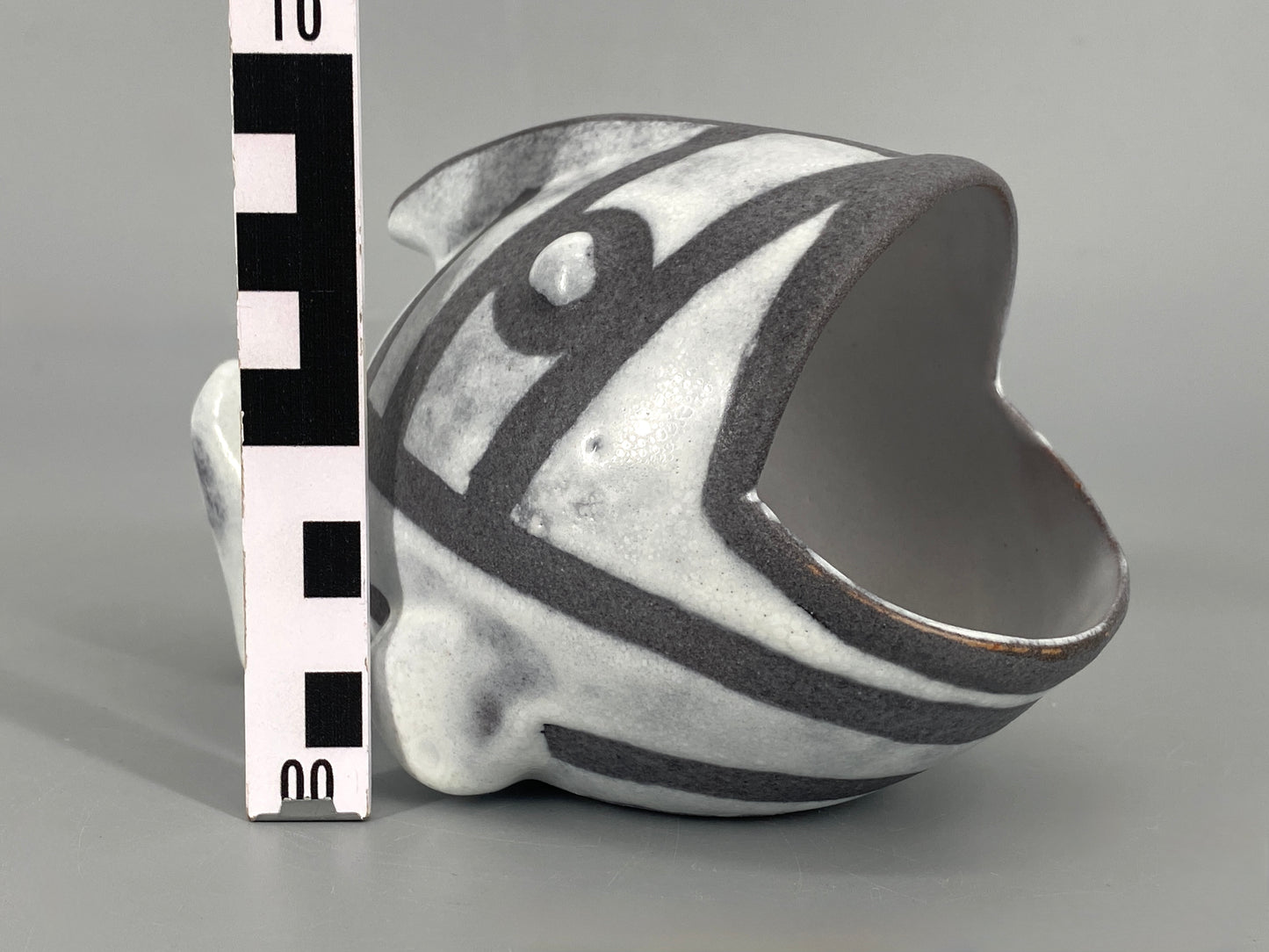 Signierte Keramikfigur "Fisch mit offenem Mund" vermutlich von Birgit Borik, Studiokeramik