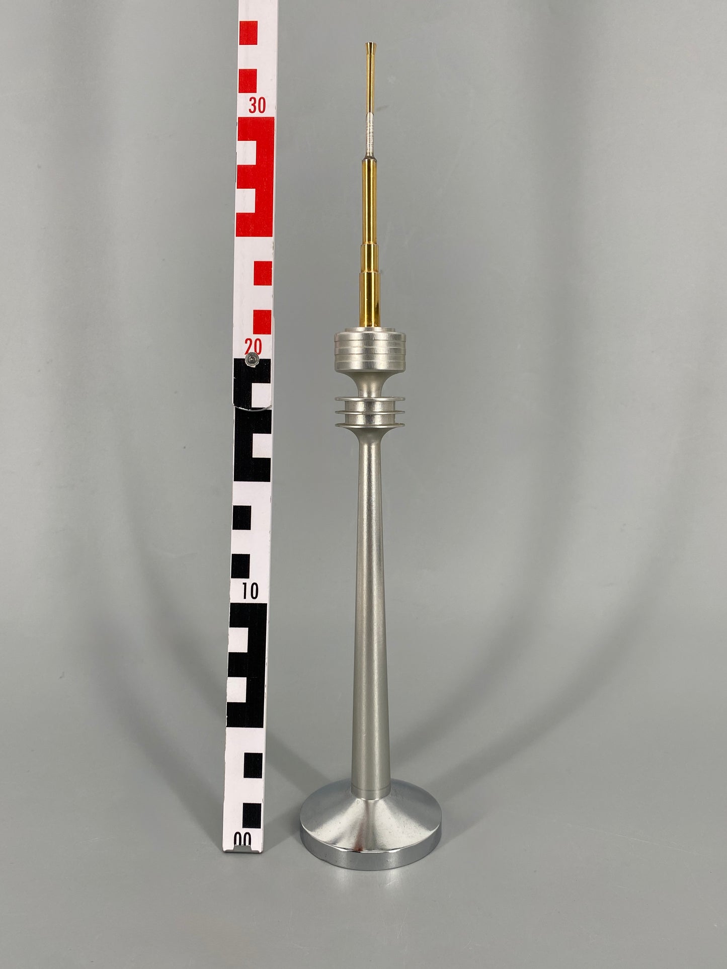 Modell des Olympiaturms in München, Deutschland, 1970er