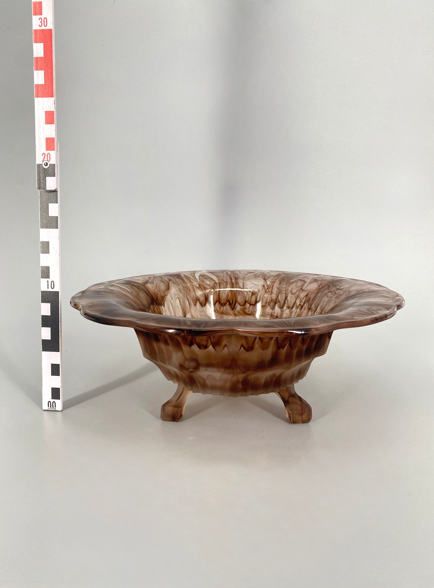 Fußschale "Hanna" aus Oralitglas von der Glasmanufaktur August Walther & Söhne AG, 1932/34