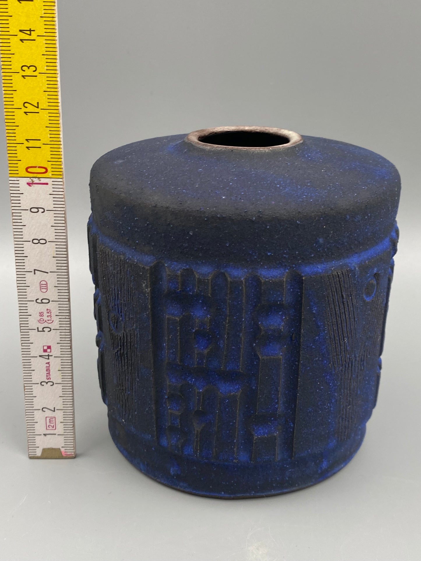 Keramikvase mit Reliefstruktur des Künstlers Gerhard Dölz Mitglied der Saalfelder Gruppe, 1960er