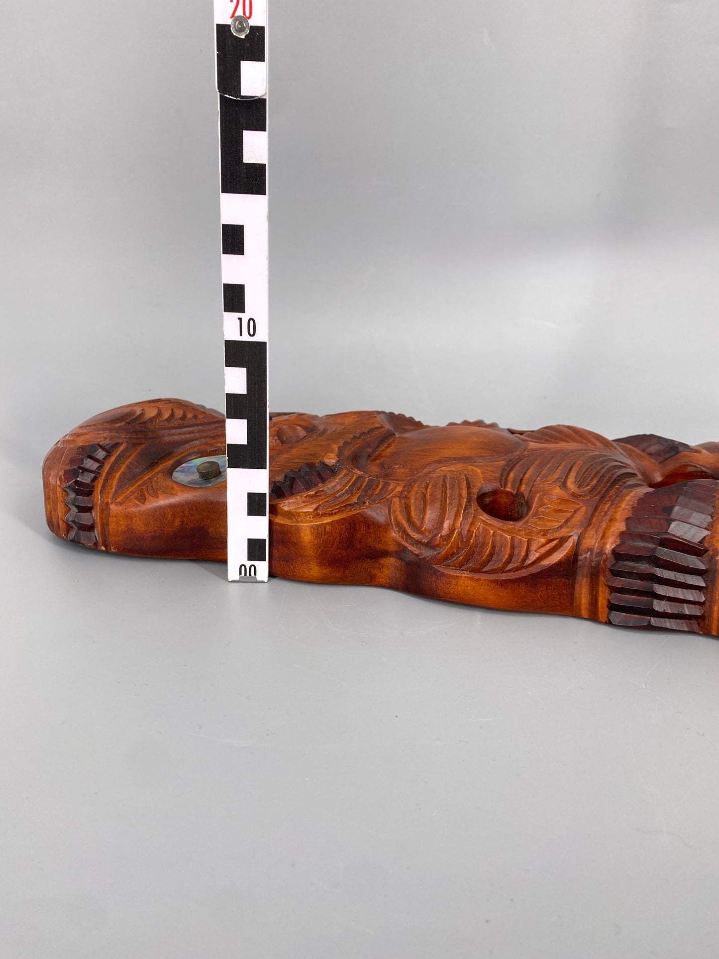 Teko Teko Schnitz-Figur aus Matai Holz, Neuseeland
