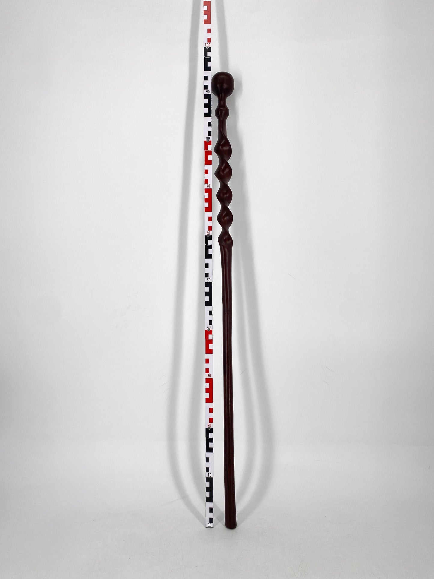 Gehstock aus Edelholz, mit gedrechselten Details