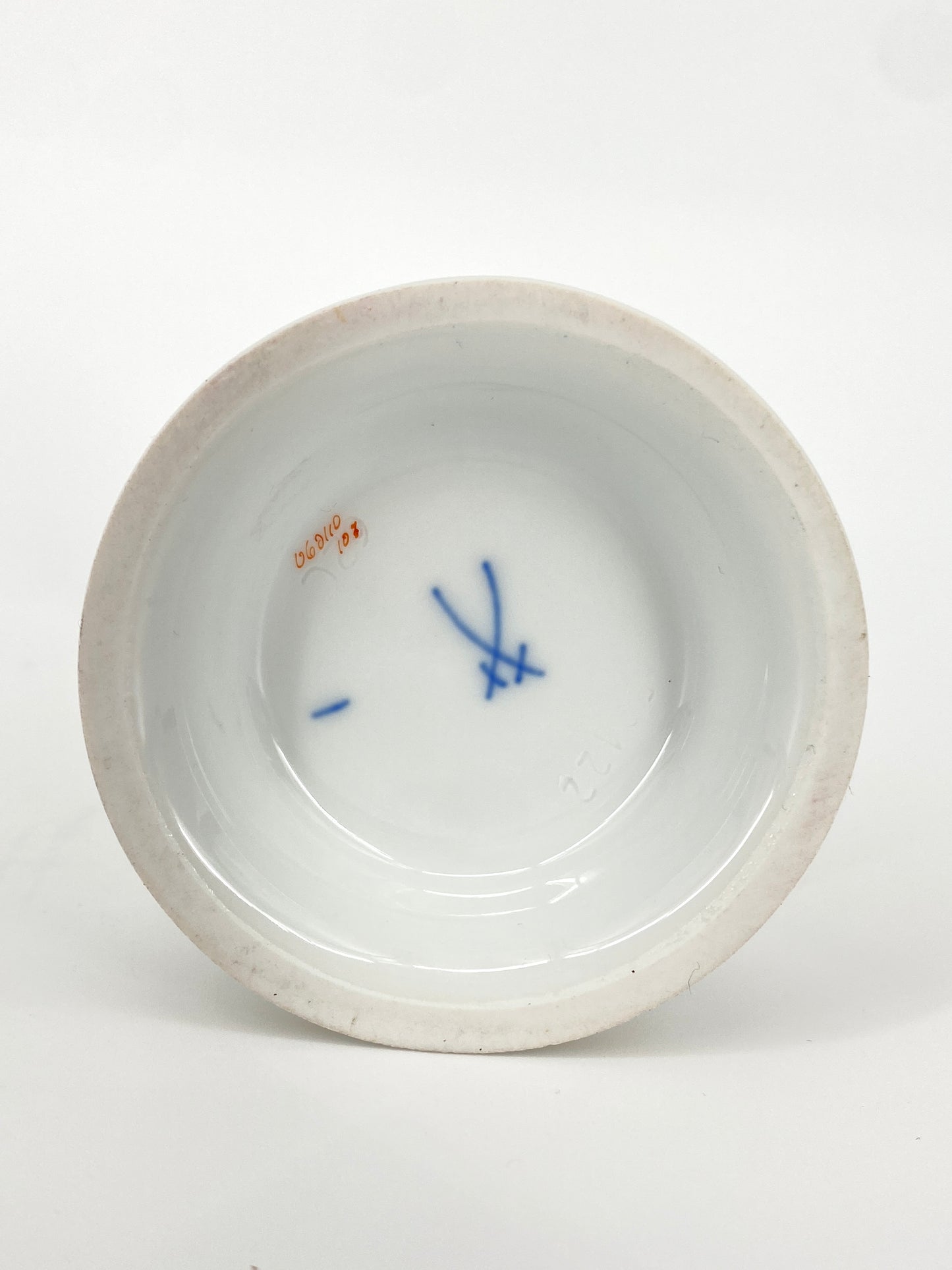 Porzellan Füßchenvase mit Blumen von Meissen