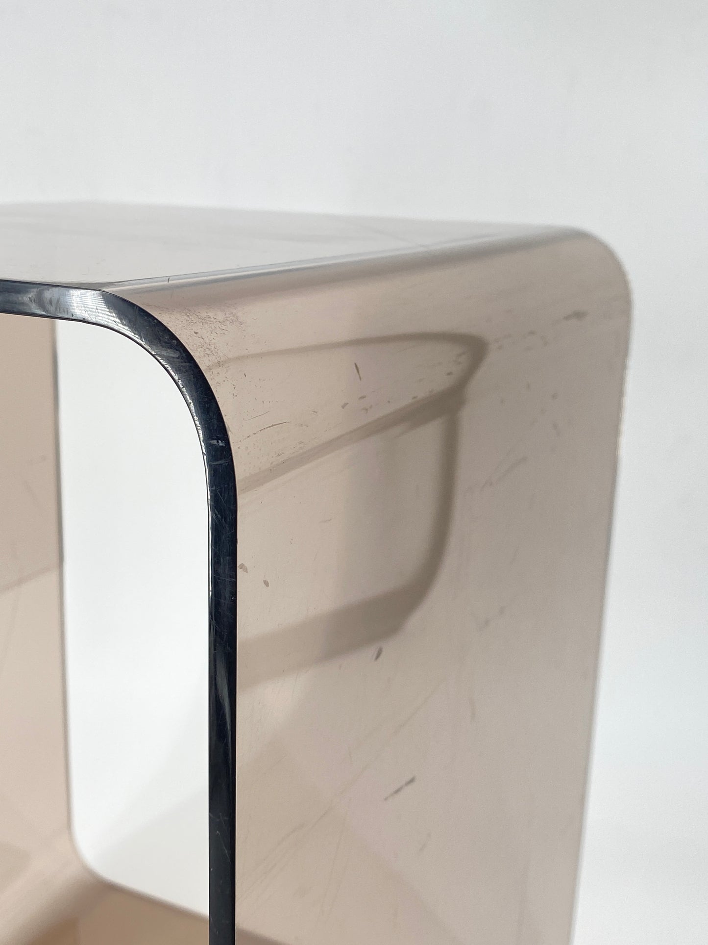 Plexiglas Beistelltisch von Michel Dumas für Roche Bobois