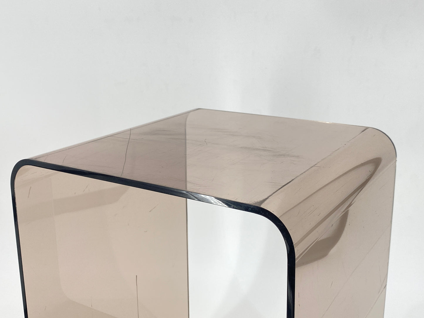 Plexiglas Beistelltisch von Michel Dumas für Roche Bobois