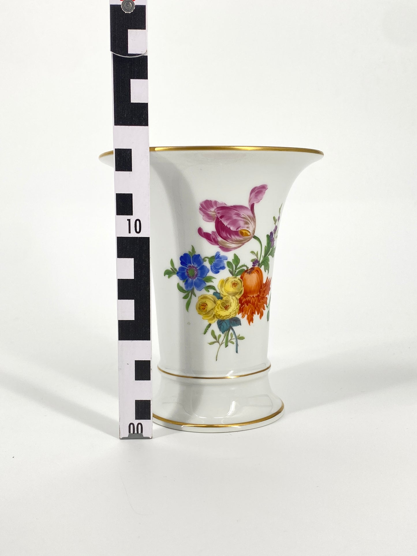 Trompetenvase mit Blumendekor von Meissen
