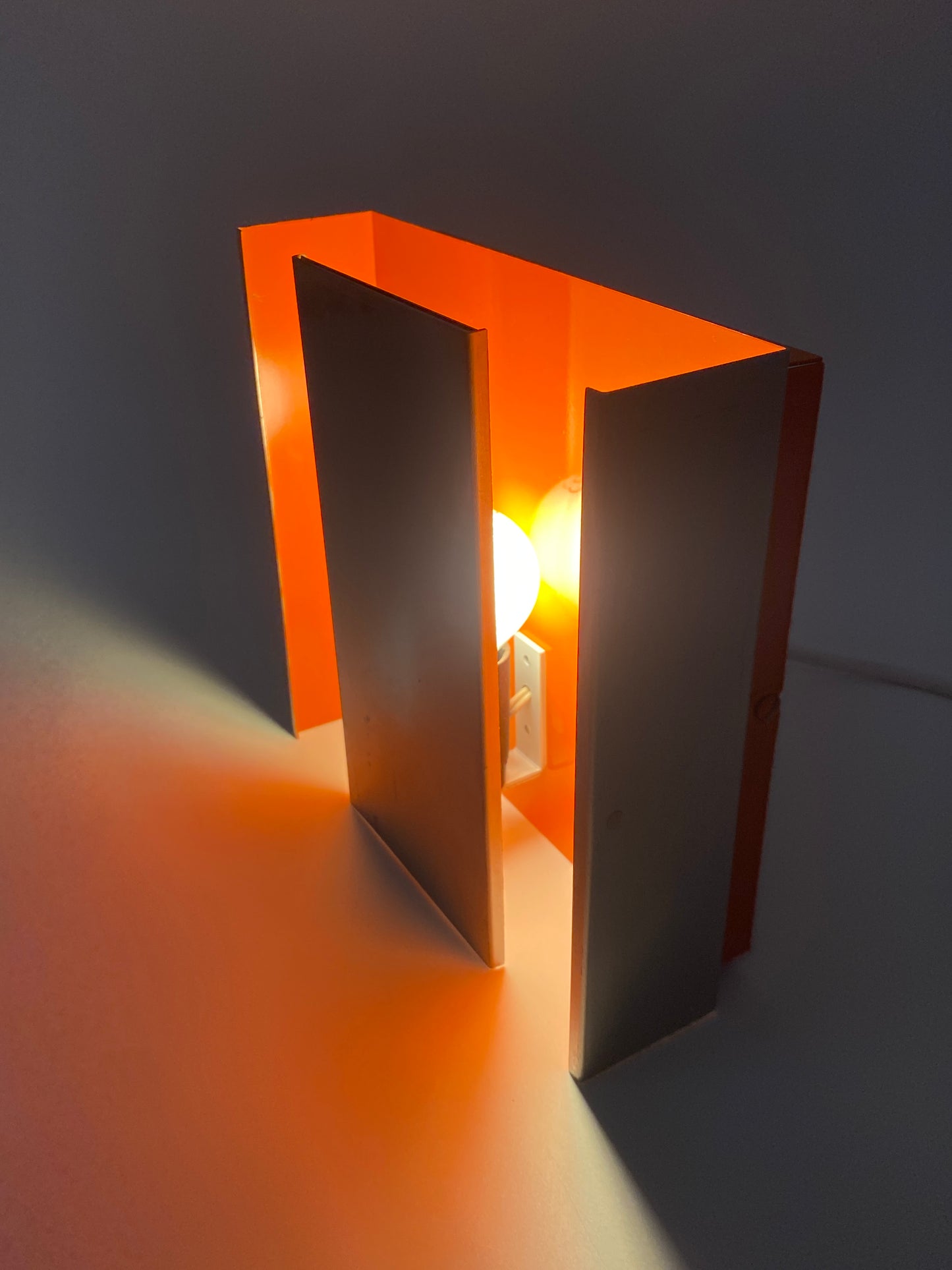 Wandlampe im Stil von Staff, Space Age, 1970er Jahre, Orange, Aluminium
