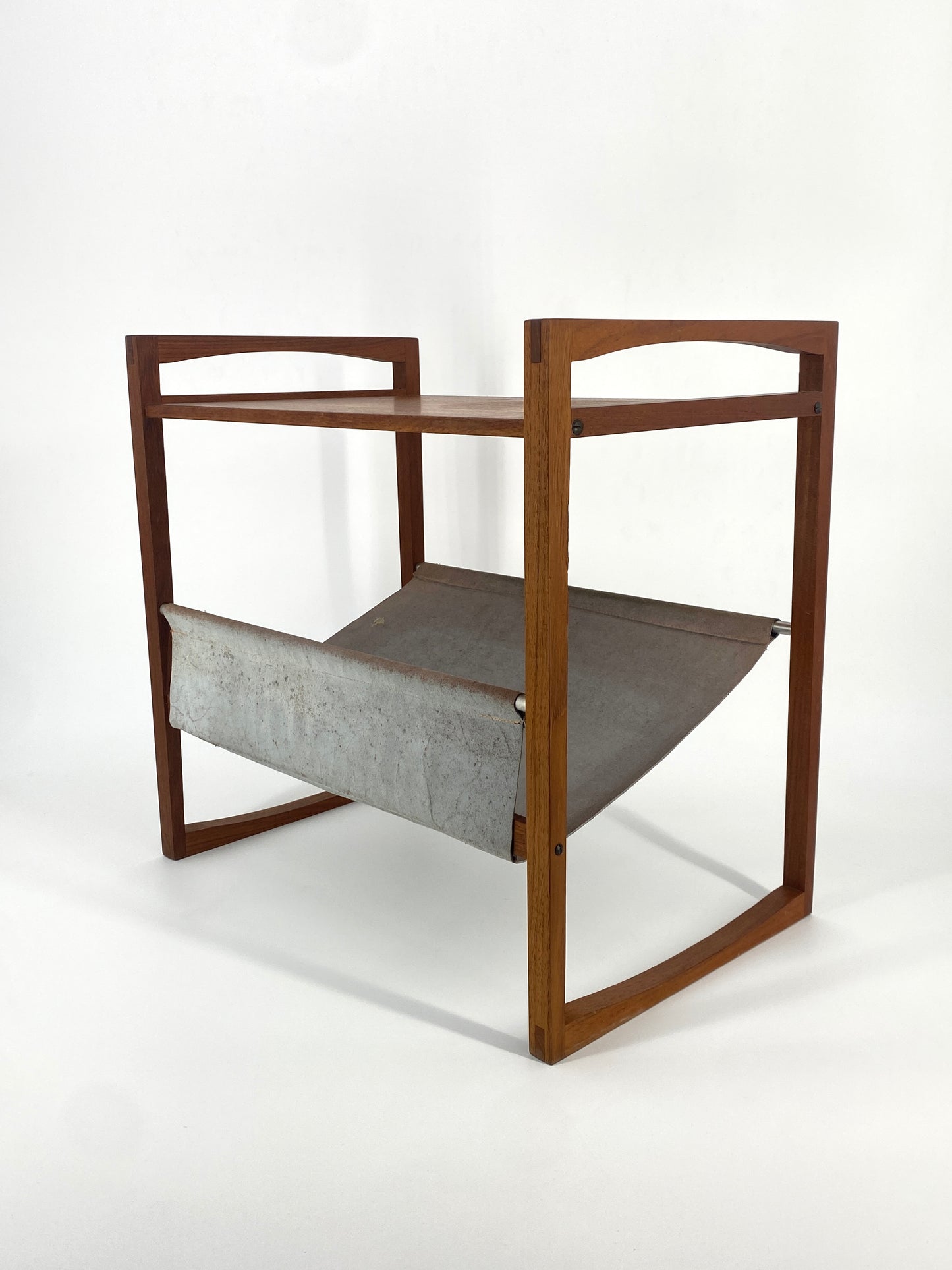 Beistelltisch mit Zeitungsablage von Kai Kristiansen, Teakholz, 1960er Jahre