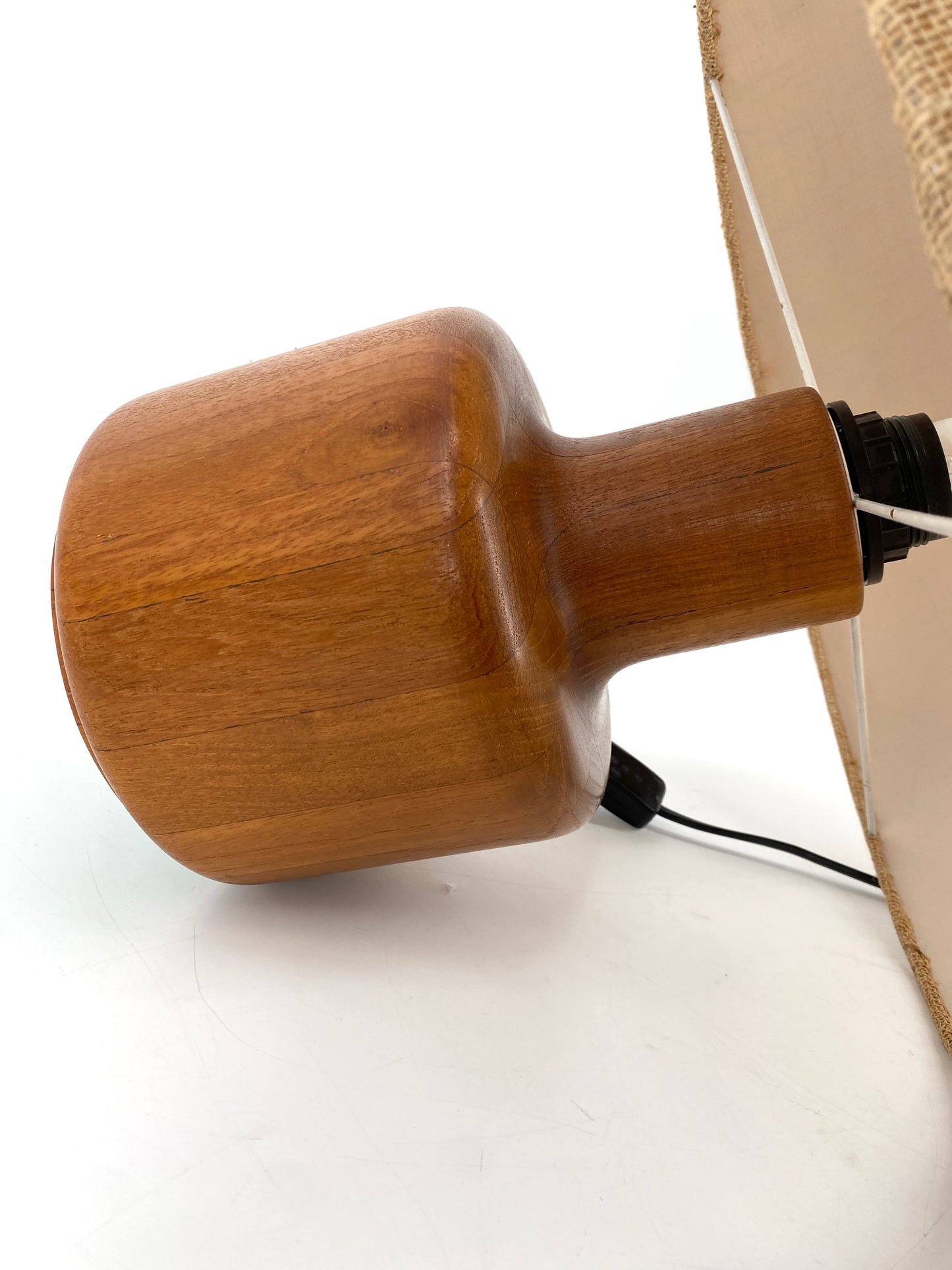 Tischlampe aus Teak, 60er