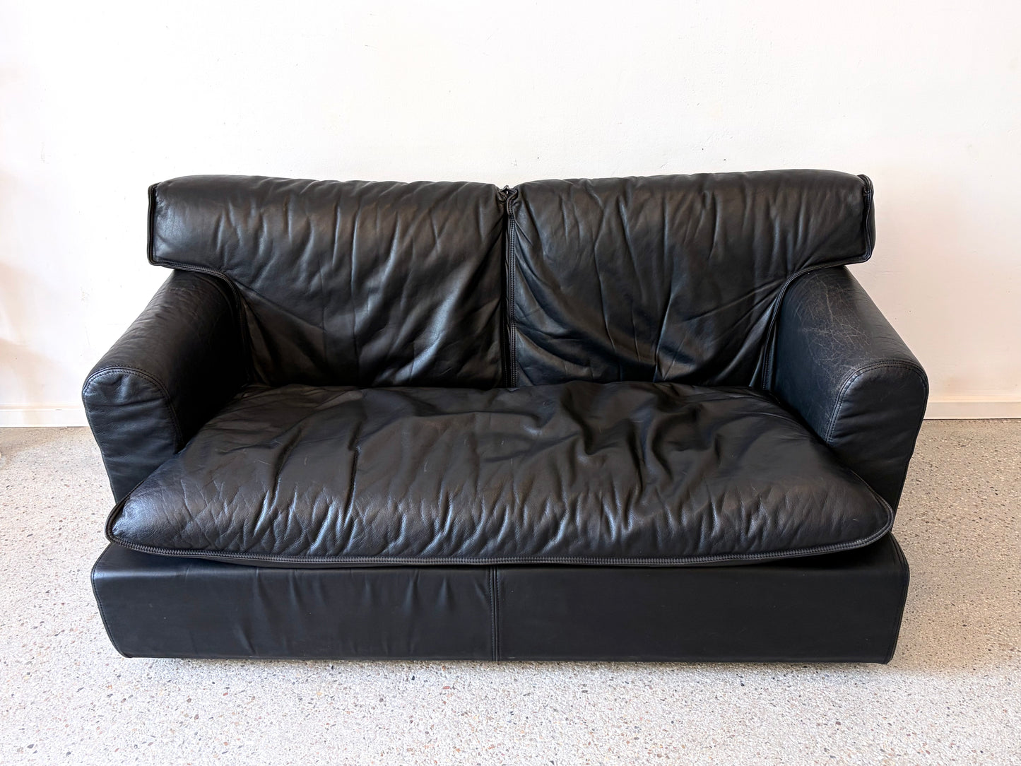 Seltenes schwarzes Ledersofa, 2-Sitzer, von Arcon Italia, Italien 1980er