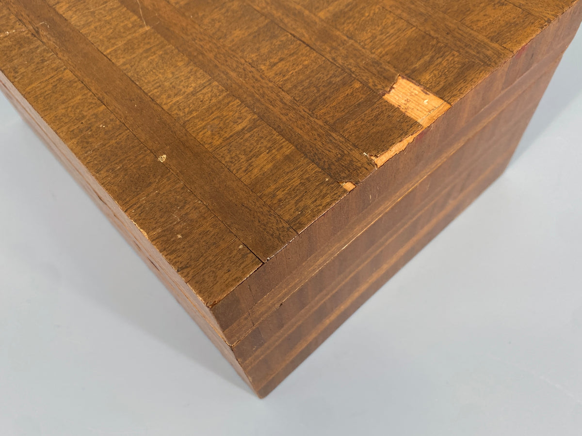 Holzschatulle mit Nussbaumfurnier in Streifenmuster, spätes Art-Deco