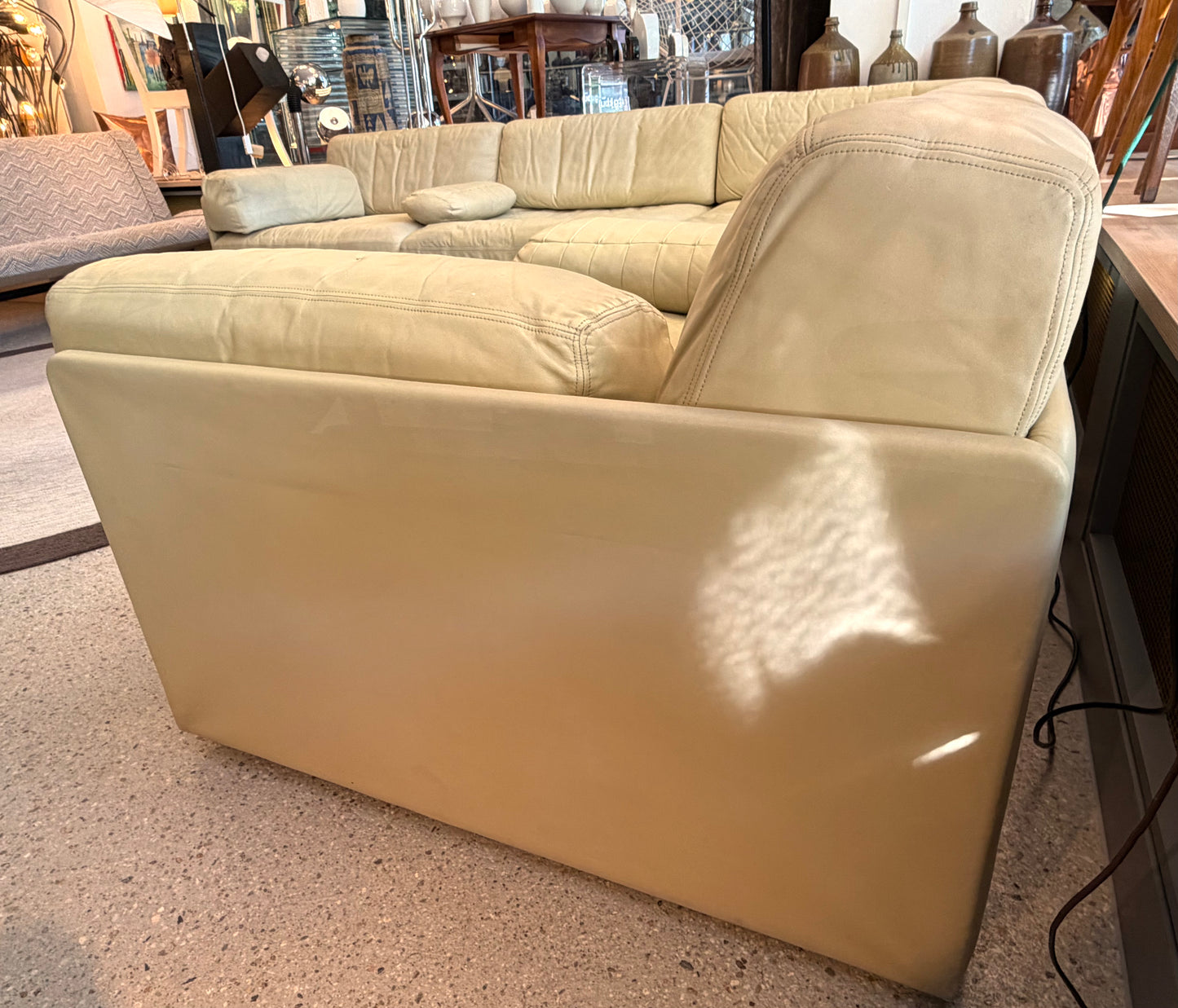 Couchgarnitur DS76 von De Sede aus cremefarbenem Leder mit Gästebettfunktion, Schweiz 1970er