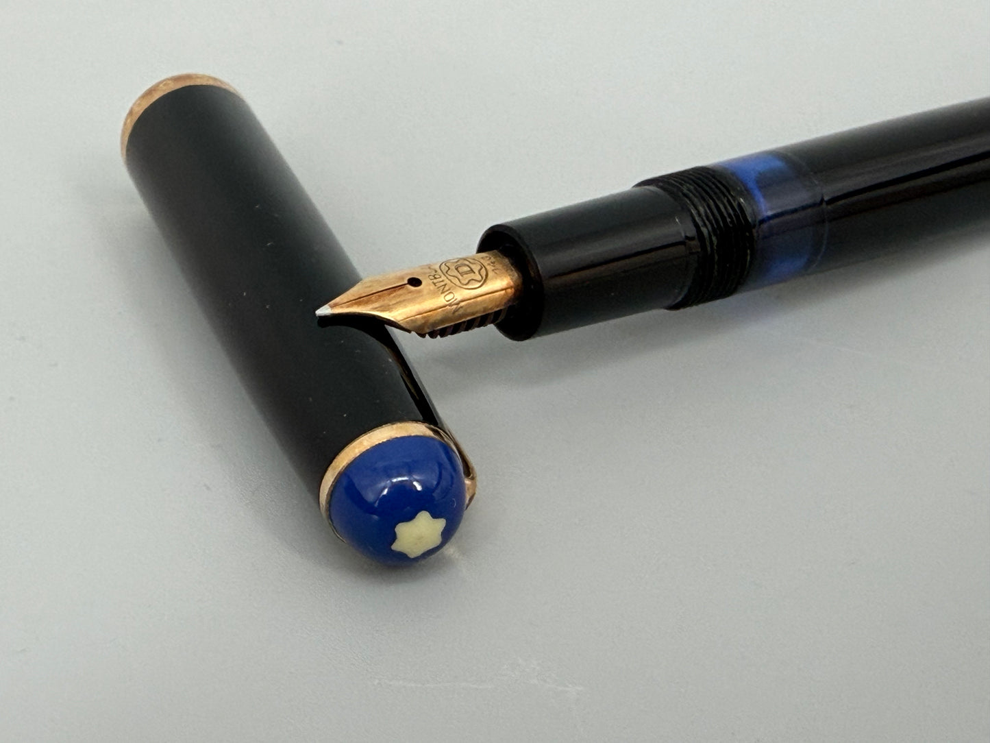 Seltener Montblanc Kolbenfüller 344-D mit 24 Karat Goldfeder und seltener blauer Logo-Kappe, Deutschland 1958