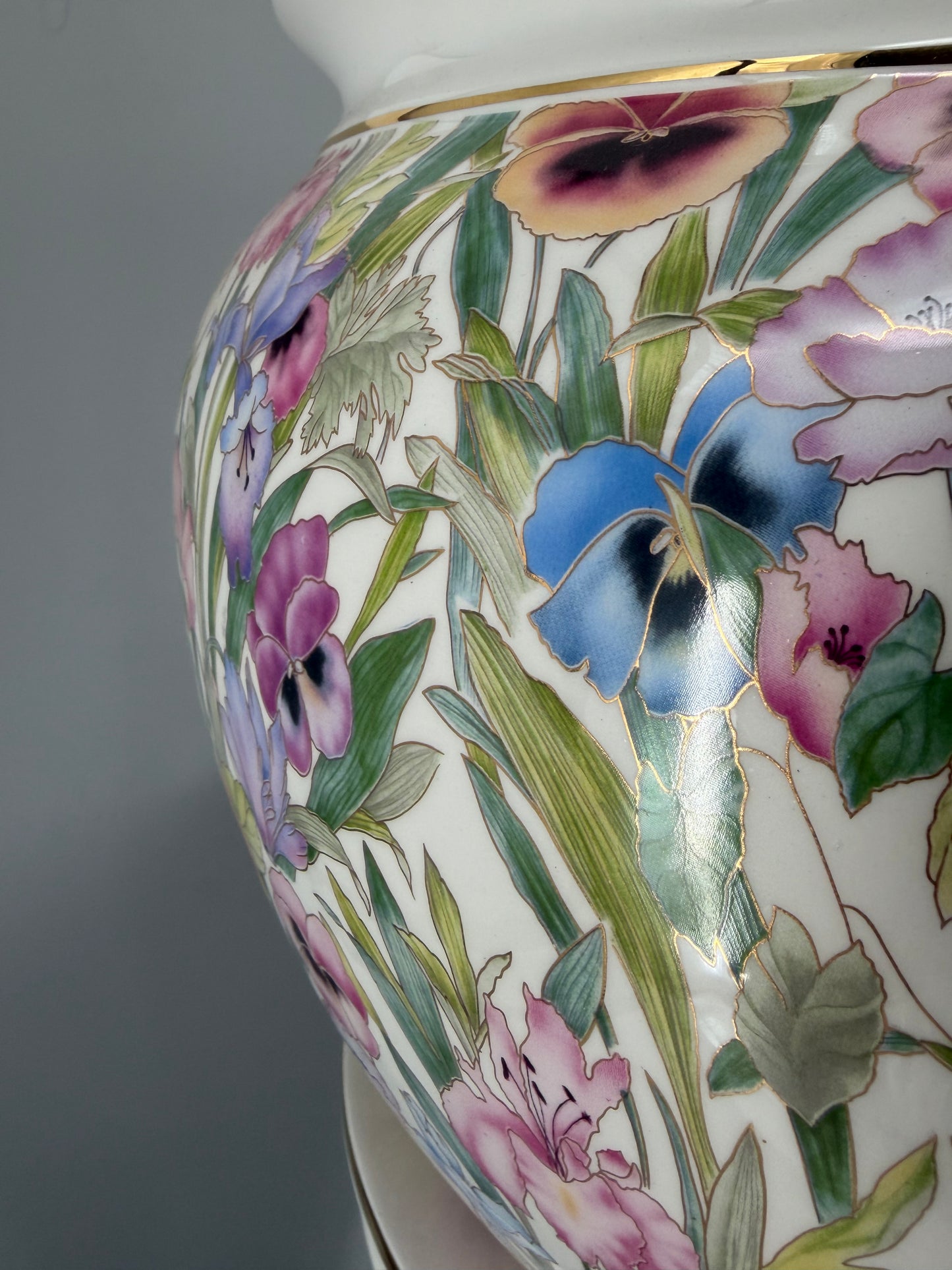 Planzsäule aus Keramik mit floralem Chintz-Muster, in 24 Karat vergoldet von Austrolux, Österreich