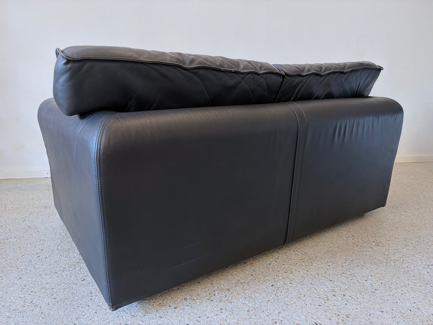 Seltenes schwarzes Ledersofa, 2-Sitzer, von Arcon Italia, Italien 1980er