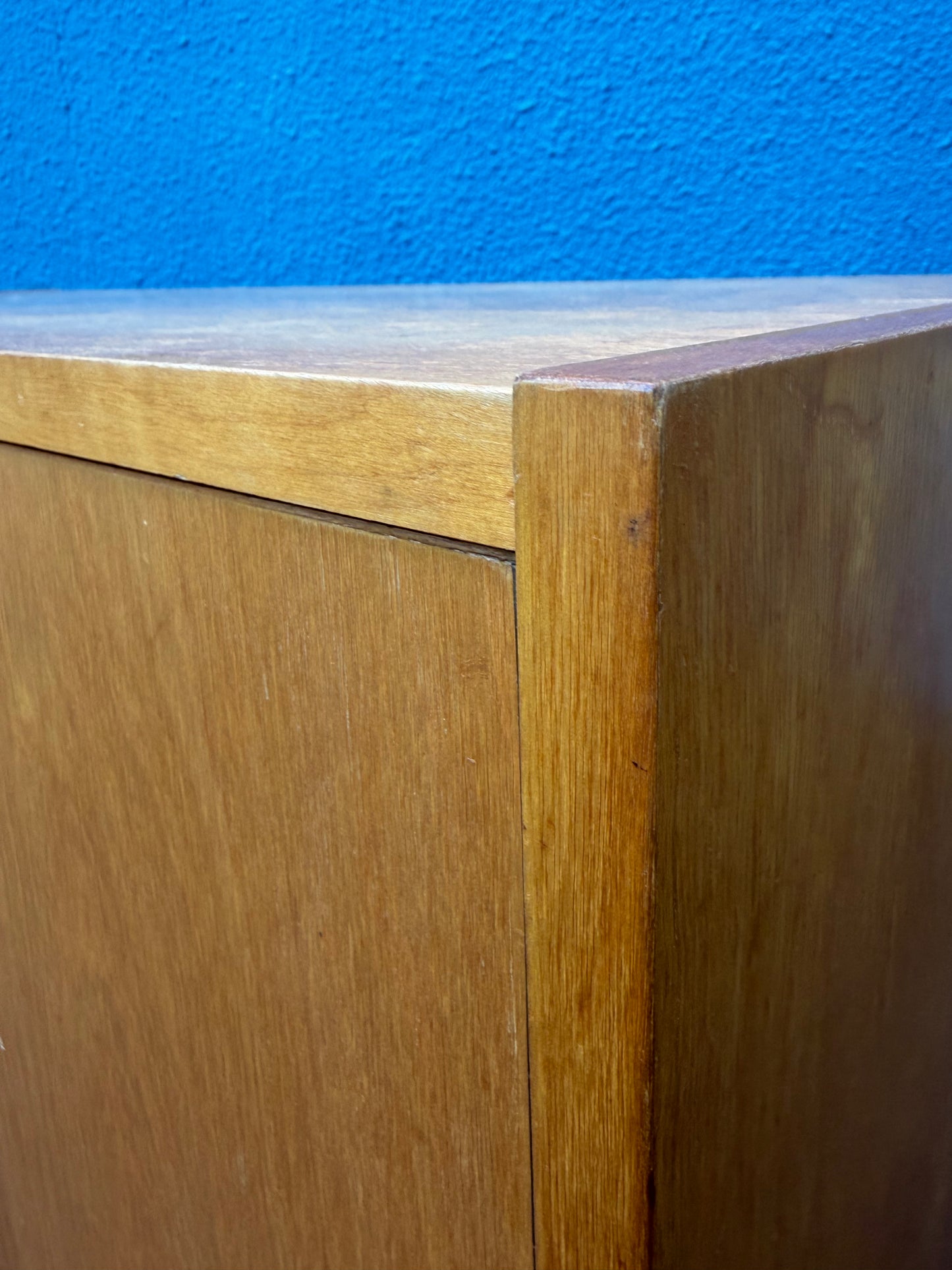 Kleines Sideboard in Birke von der VEB Deutsche Werkstätten Hellerau, DDR 1957