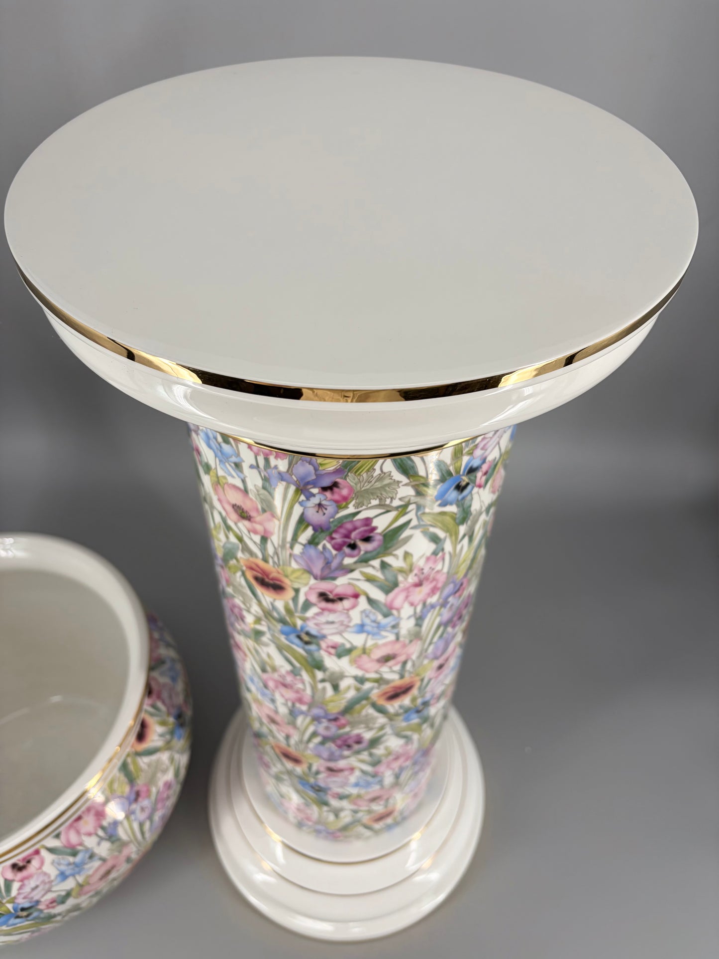 Planzsäule aus Keramik mit floralem Chintz-Muster, in 24 Karat vergoldet von Austrolux, Österreich