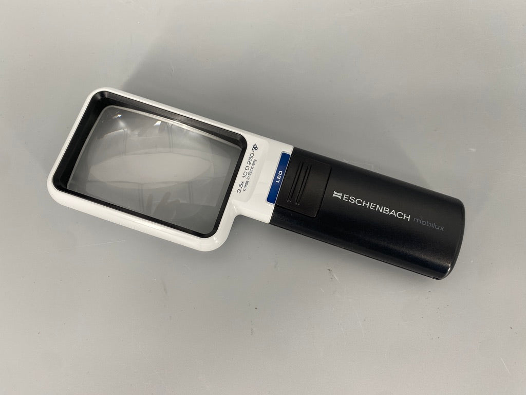 Lesehilfe bzw. Lupe mit LED-Beleuchtung. ESCHENBACH MOBILUX in OVP und zwei extra Lichtfarben warm/kalt.