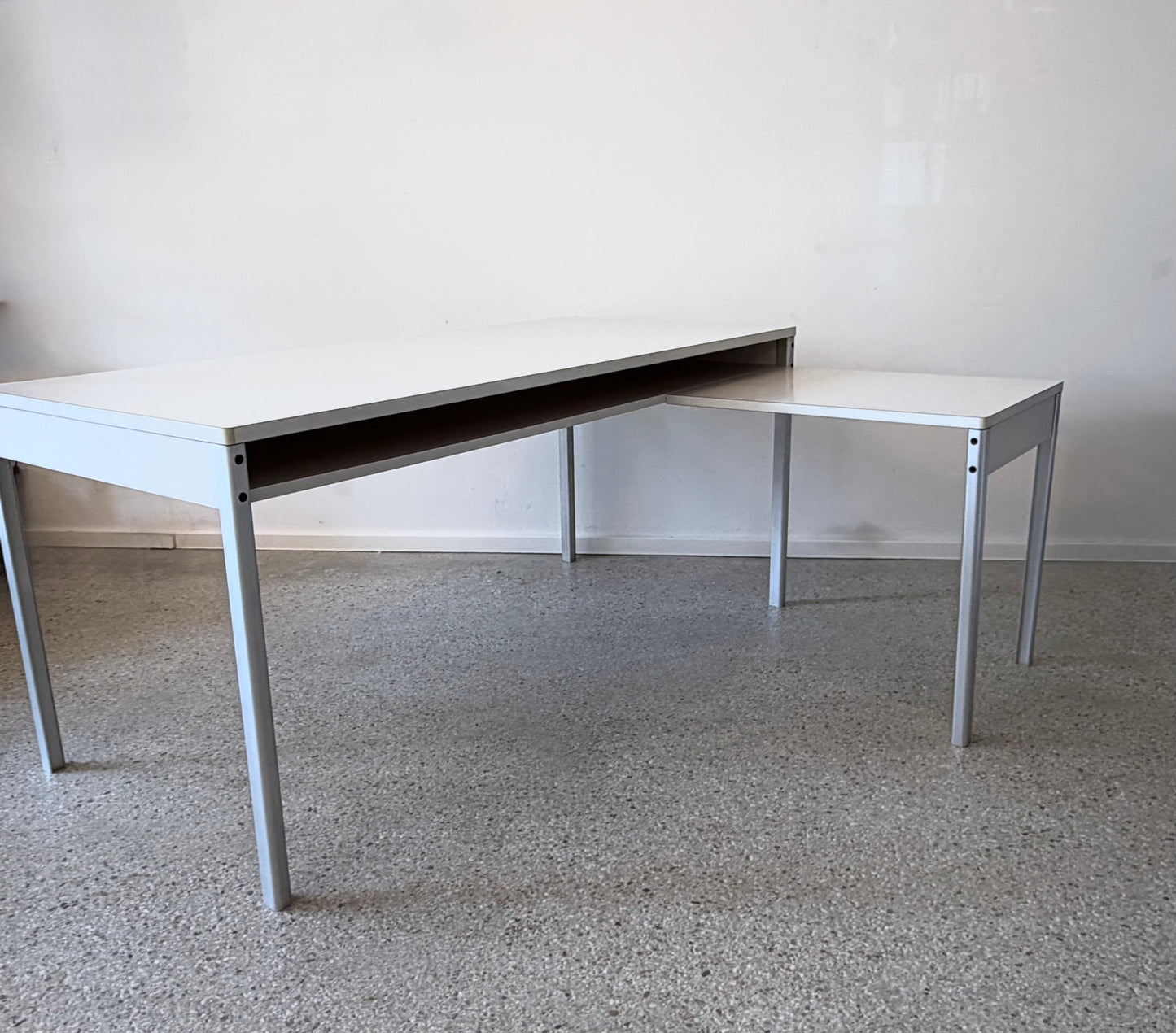Schreibtisch mit Schreibmaschinenerweiterung von Dieter Rams für das Program 570 von Vitsoe, Deutschland um 1980
