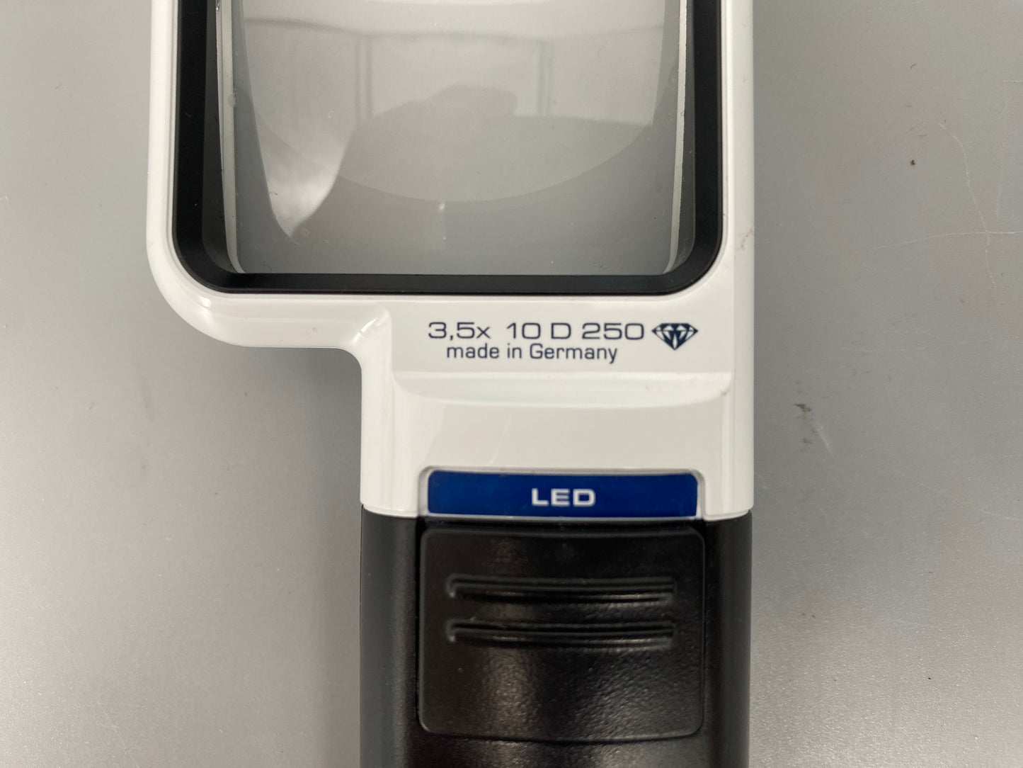 Lesehilfe bzw. Lupe mit LED-Beleuchtung. ESCHENBACH MOBILUX in OVP und zwei extra Lichtfarben warm/kalt.