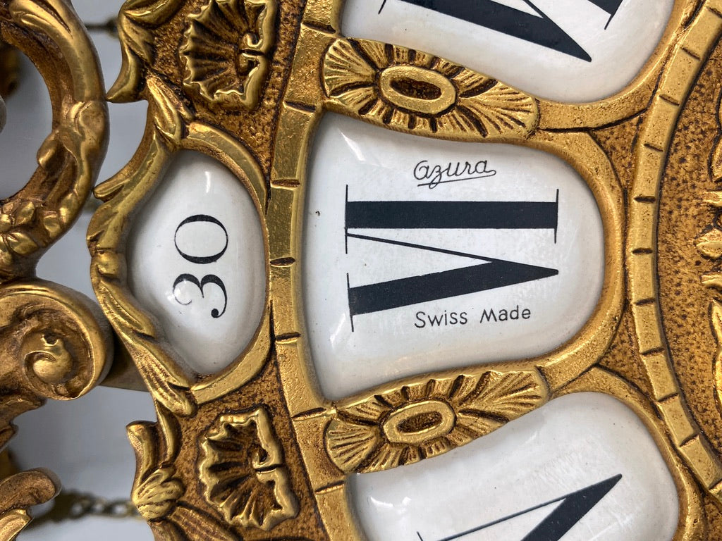 Reich verzierte Cartelwanduhr im französischen Rokoko-Stil von Azura, Schweiz, Mitte des. 20 Jhd.