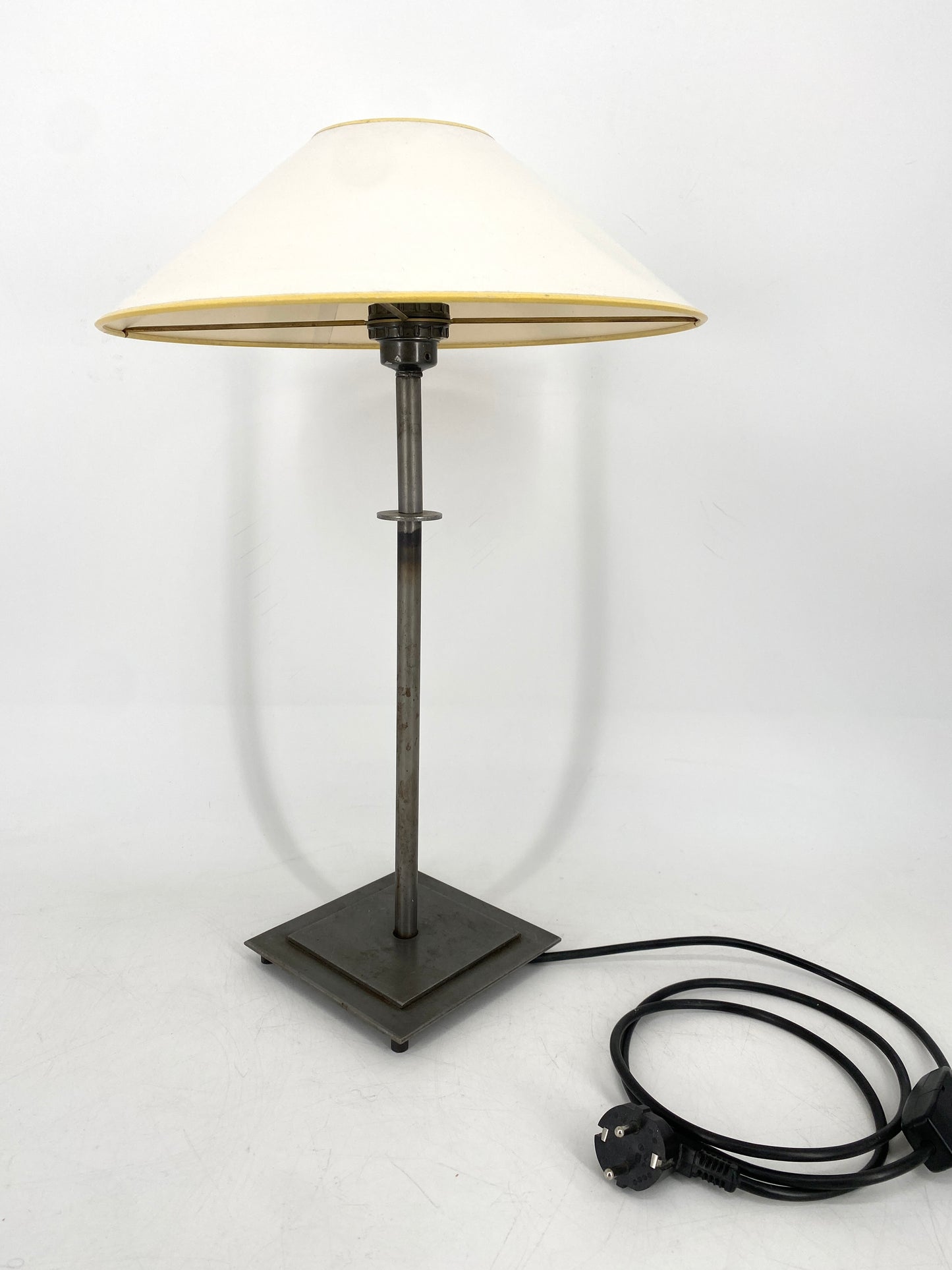 Postmoderne Tischlampe aus unbehandeltem Stahl, 1980er