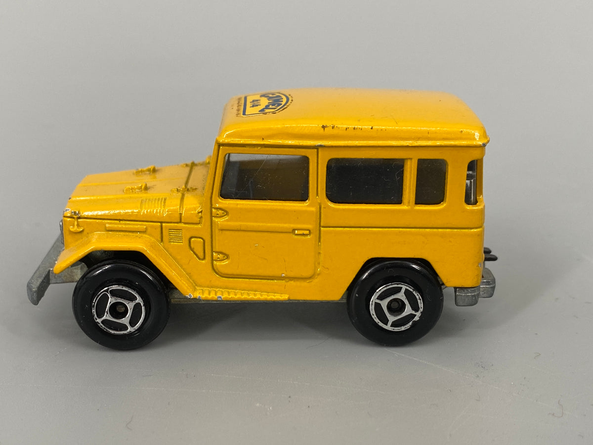 3 Modellautos von Matchbox und Majorette, 2x Camel Trophy, Land Rover Defender 90 & Toyota  Land Cruiser FJ40 sowie eine Pontiac Firebird Trans Am
