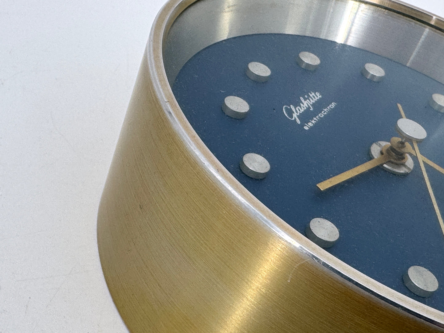 Besondere, elektrische Tischuhr aus den Glashütte Uhrenbetrieben GUB, DDR von 1975,